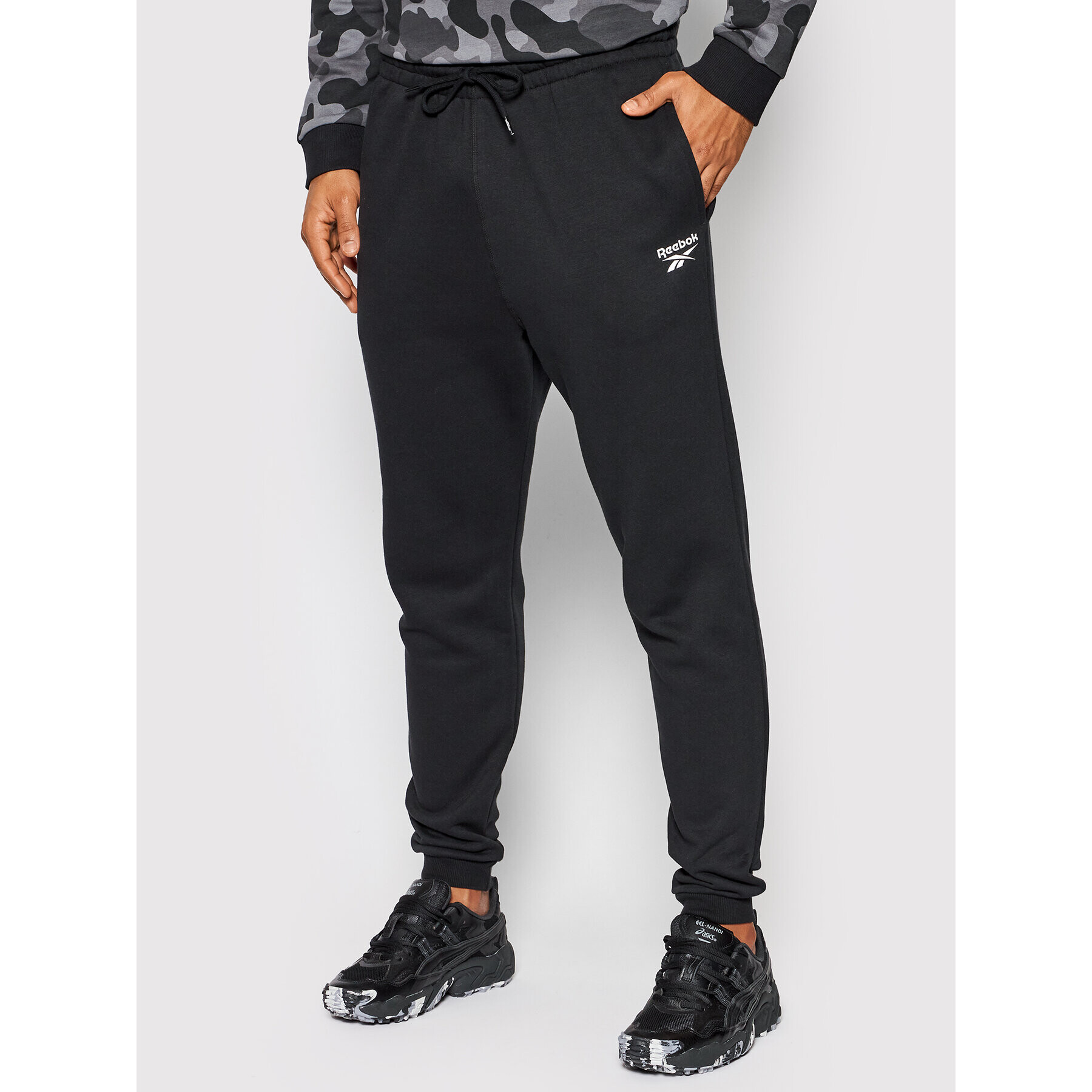 Reebok Pantaloni trening HG4456 Negru Regular Fit - Pled.ro