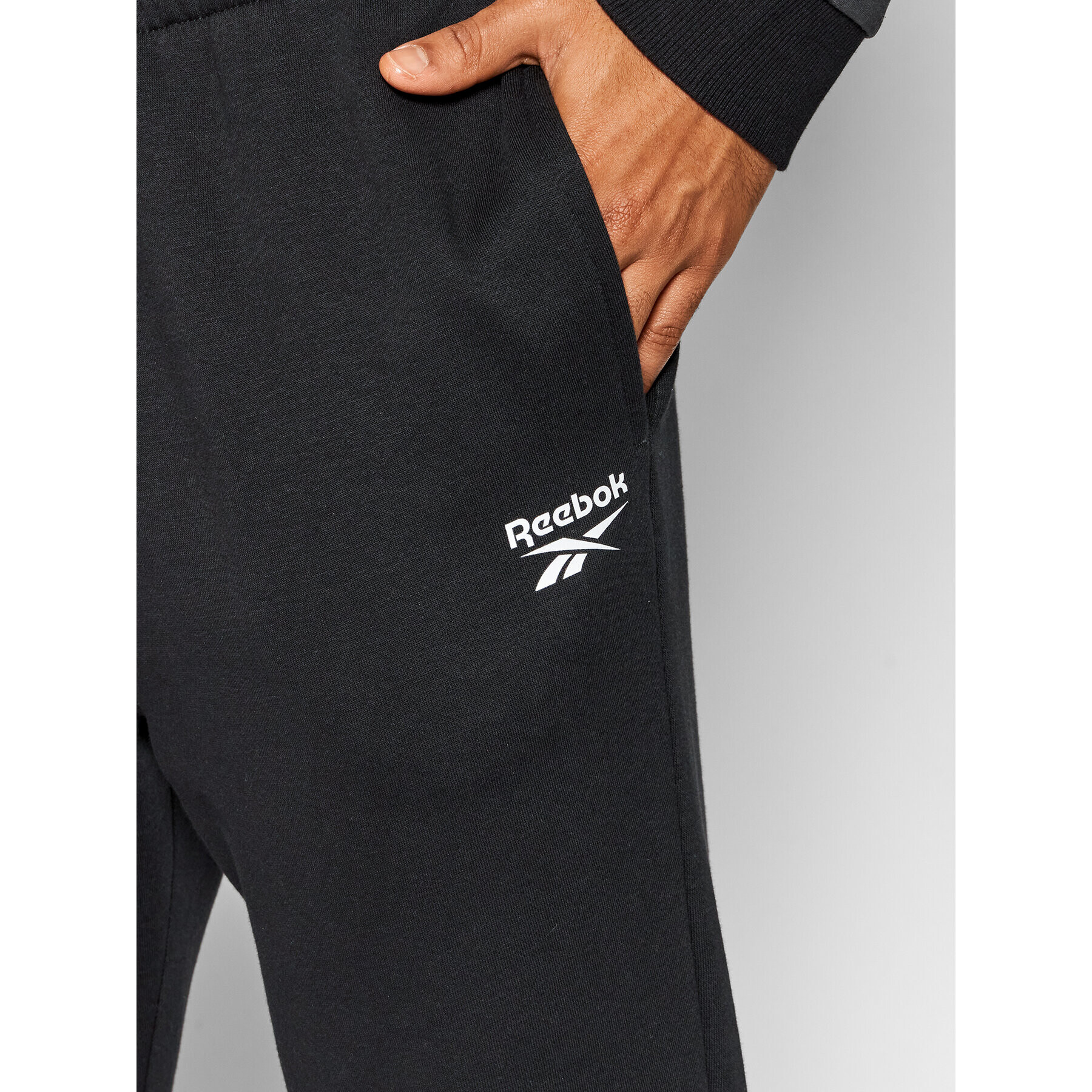 Reebok Pantaloni trening HG4456 Negru Regular Fit - Pled.ro