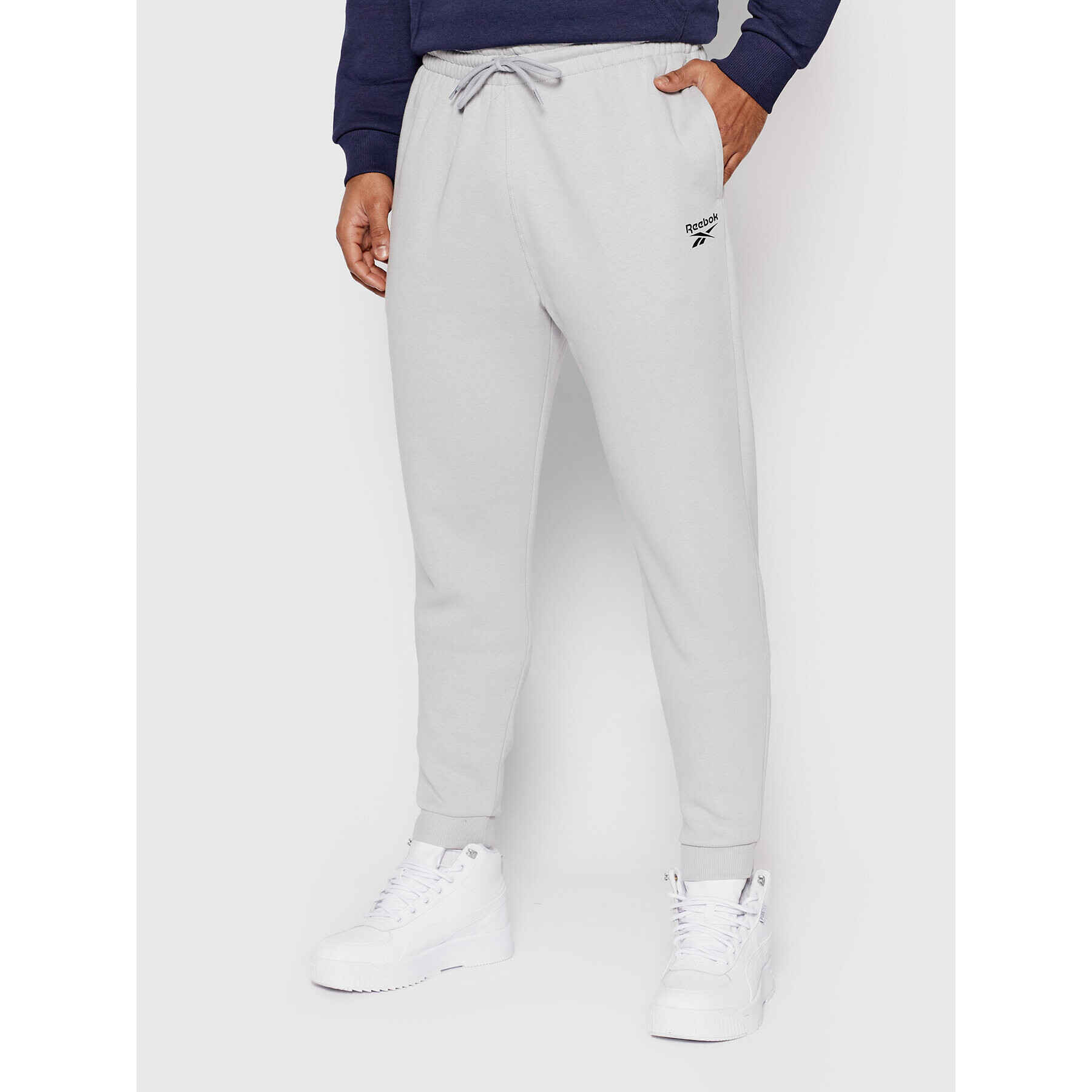 Reebok Pantaloni trening HG4457 Gri Regular Fit - Pled.ro