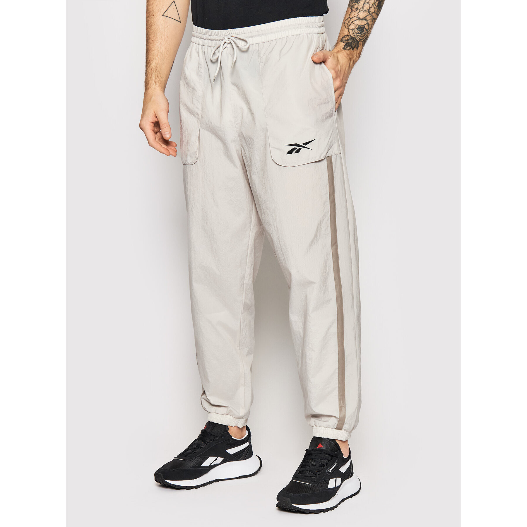 Reebok Pantaloni trening Myt Woven HB5945 Bej Regular Fit - Pled.ro