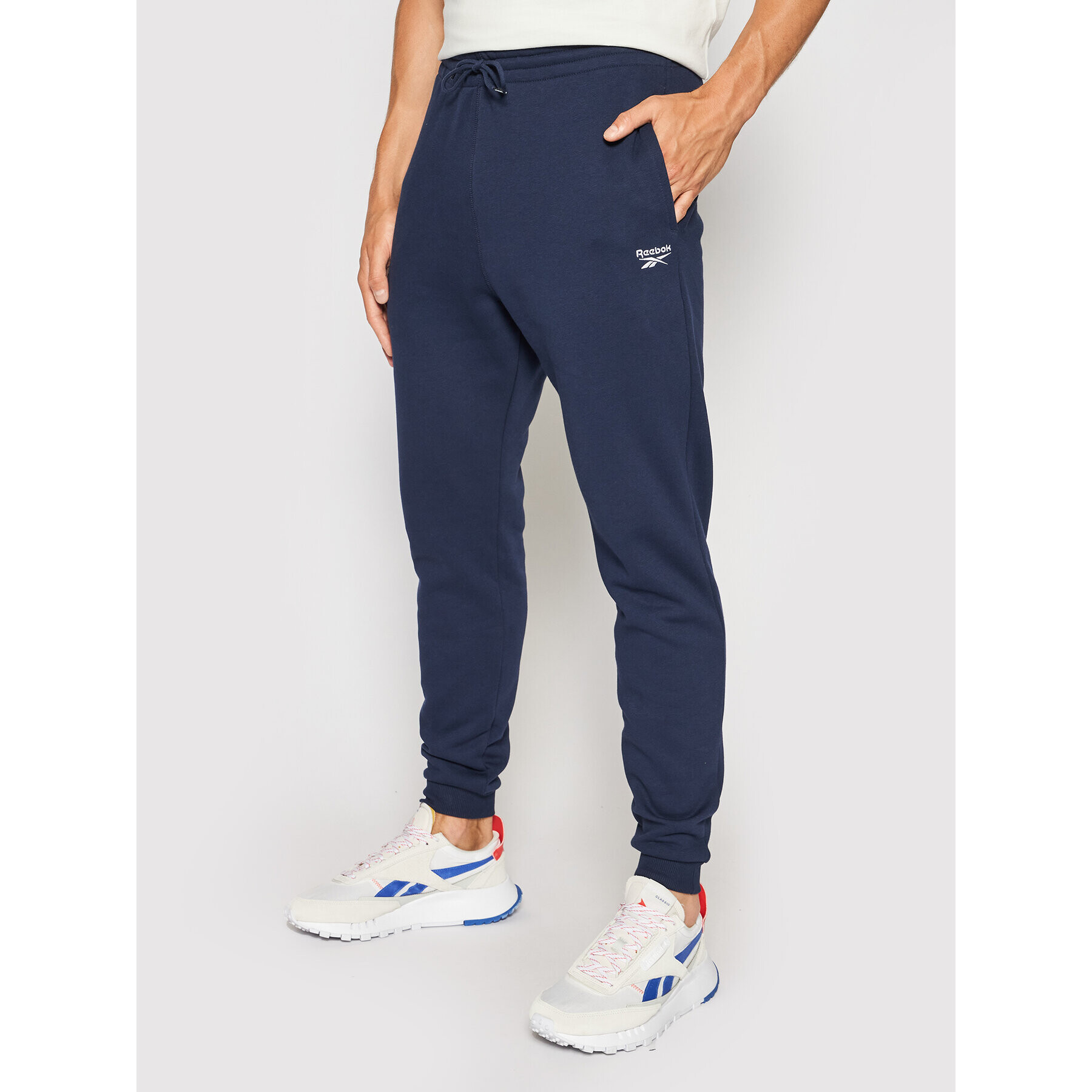 Reebok Pantaloni trening RI Fleece GS1602 Bleumarin Regular Fit - Pled.ro