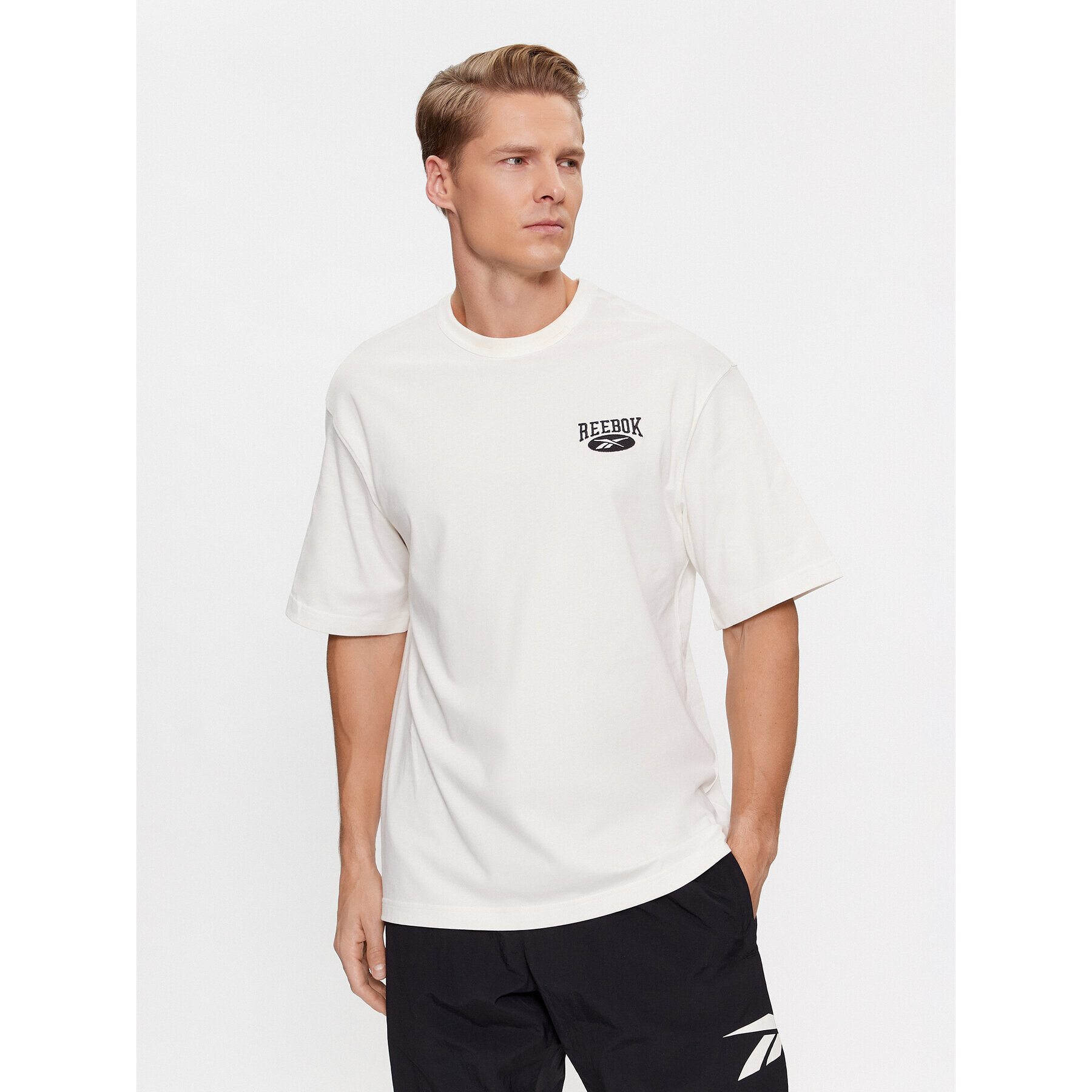 Reebok Tricou Archive Essentials IM1525 Alb Regular Fit - Pled.ro