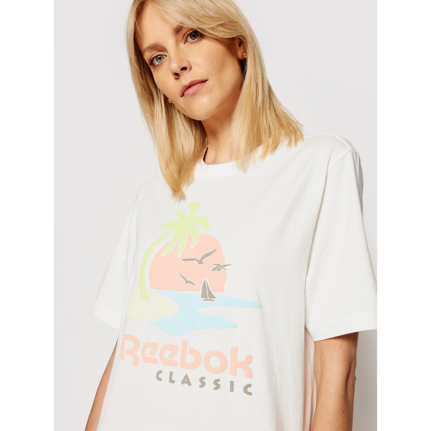 Reebok Tricou Unisex Classics Graphic GN3670 Alb Regular Fit - Pled.ro