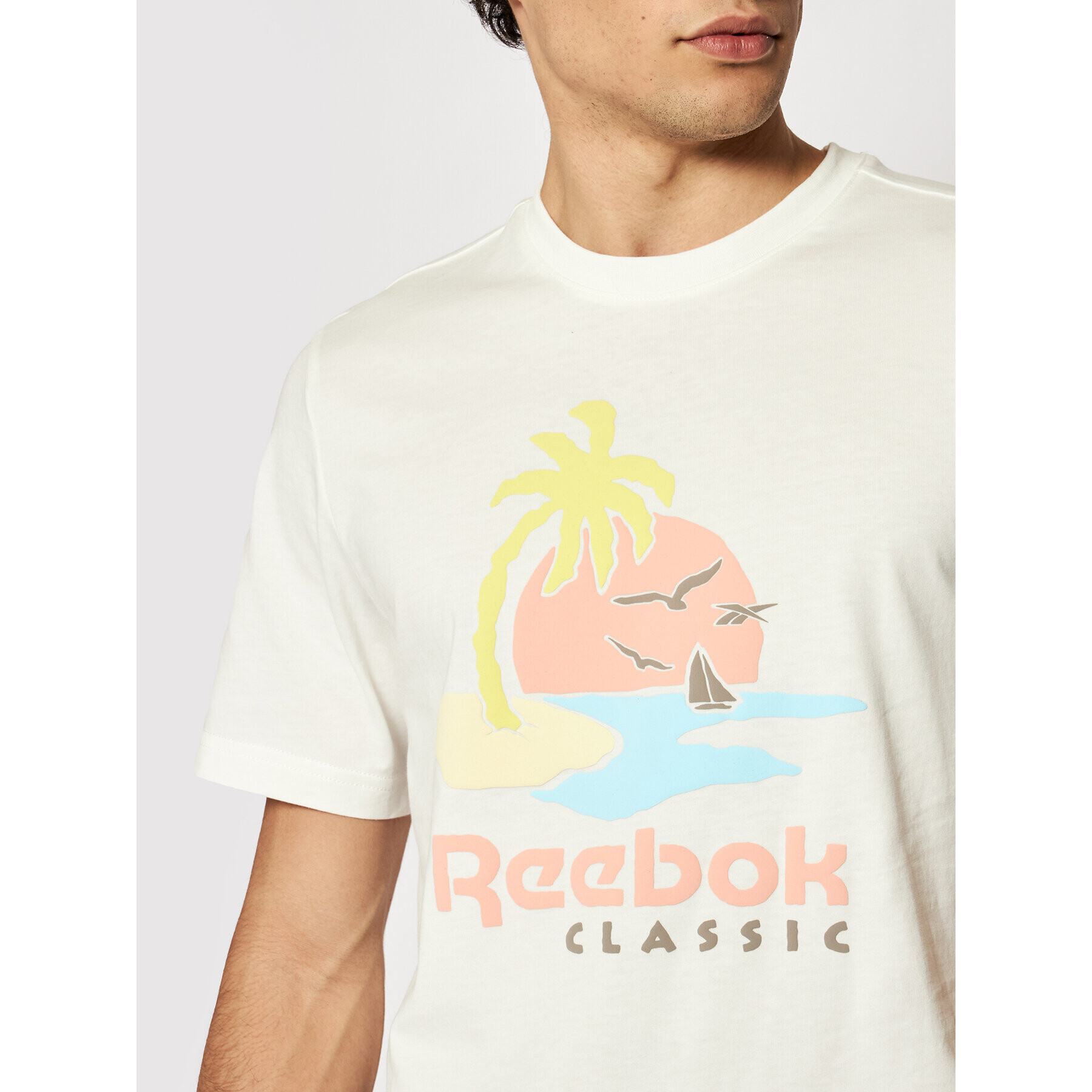 Reebok Tricou Unisex Classics Graphic GN3670 Alb Regular Fit - Pled.ro