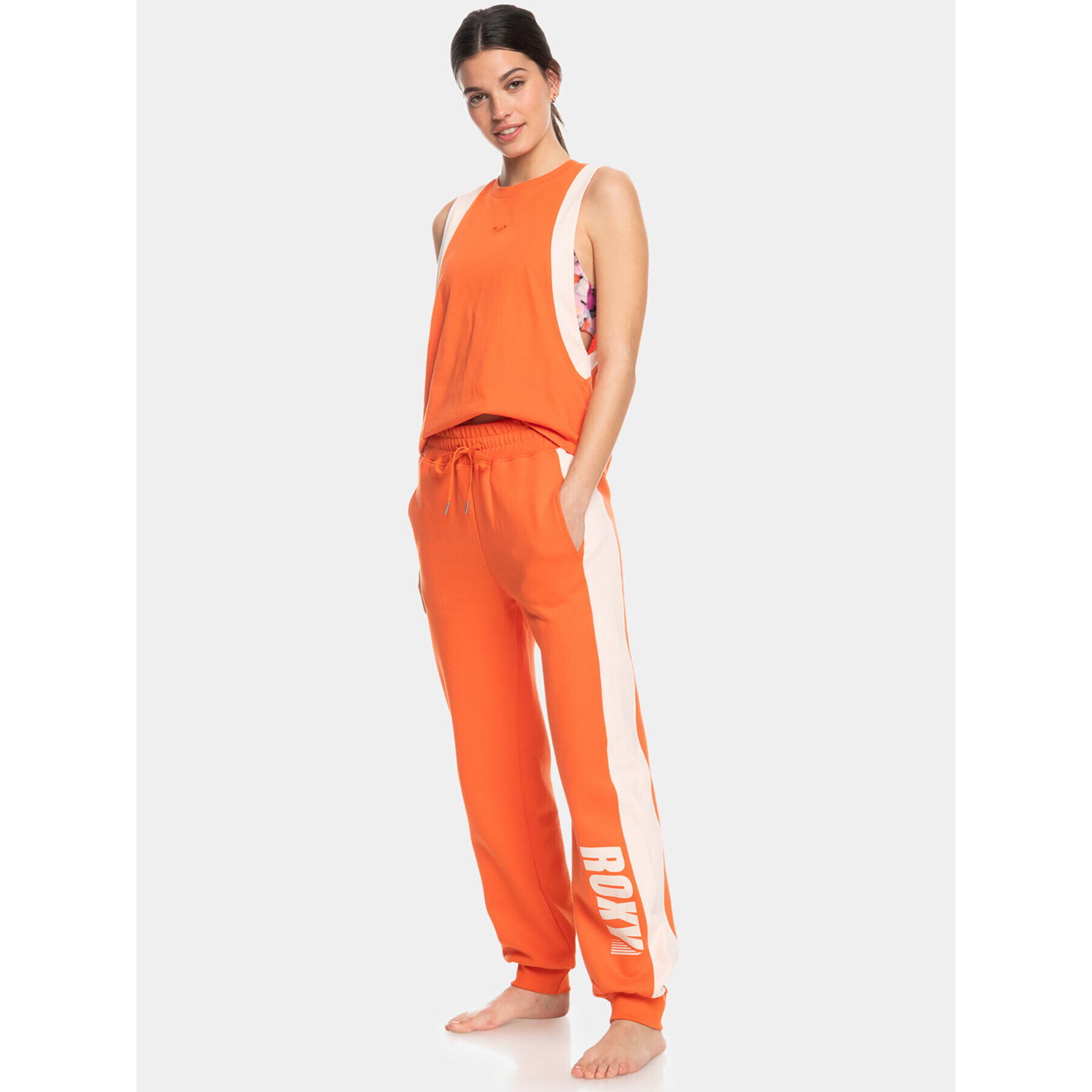 Roxy Pantaloni trening Ess Nrj Cbk Jog Otlr ERJFB03366 Portocaliu Regular Fit - Pled.ro