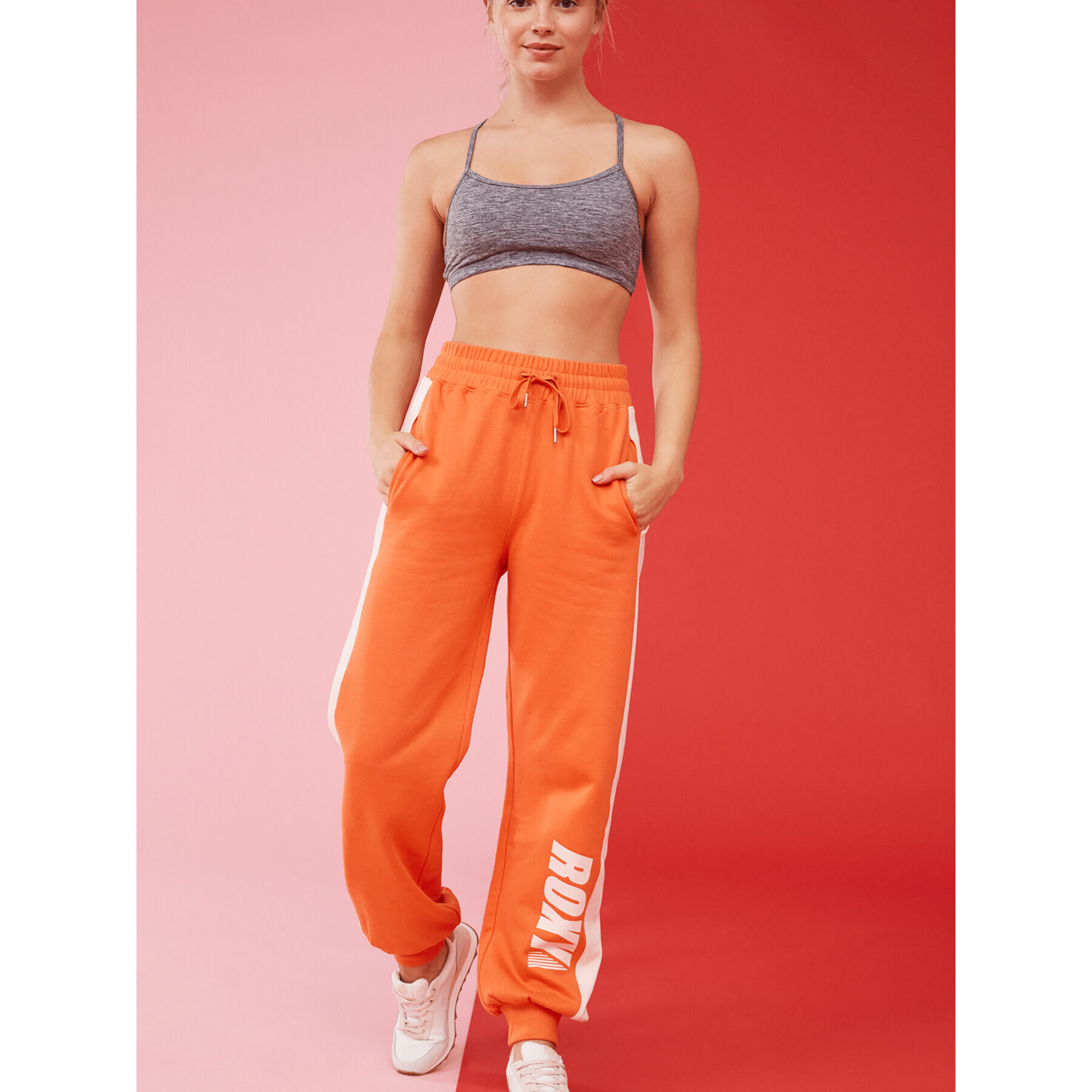 Roxy Pantaloni trening Ess Nrj Cbk Jog Otlr ERJFB03366 Portocaliu Regular Fit - Pled.ro