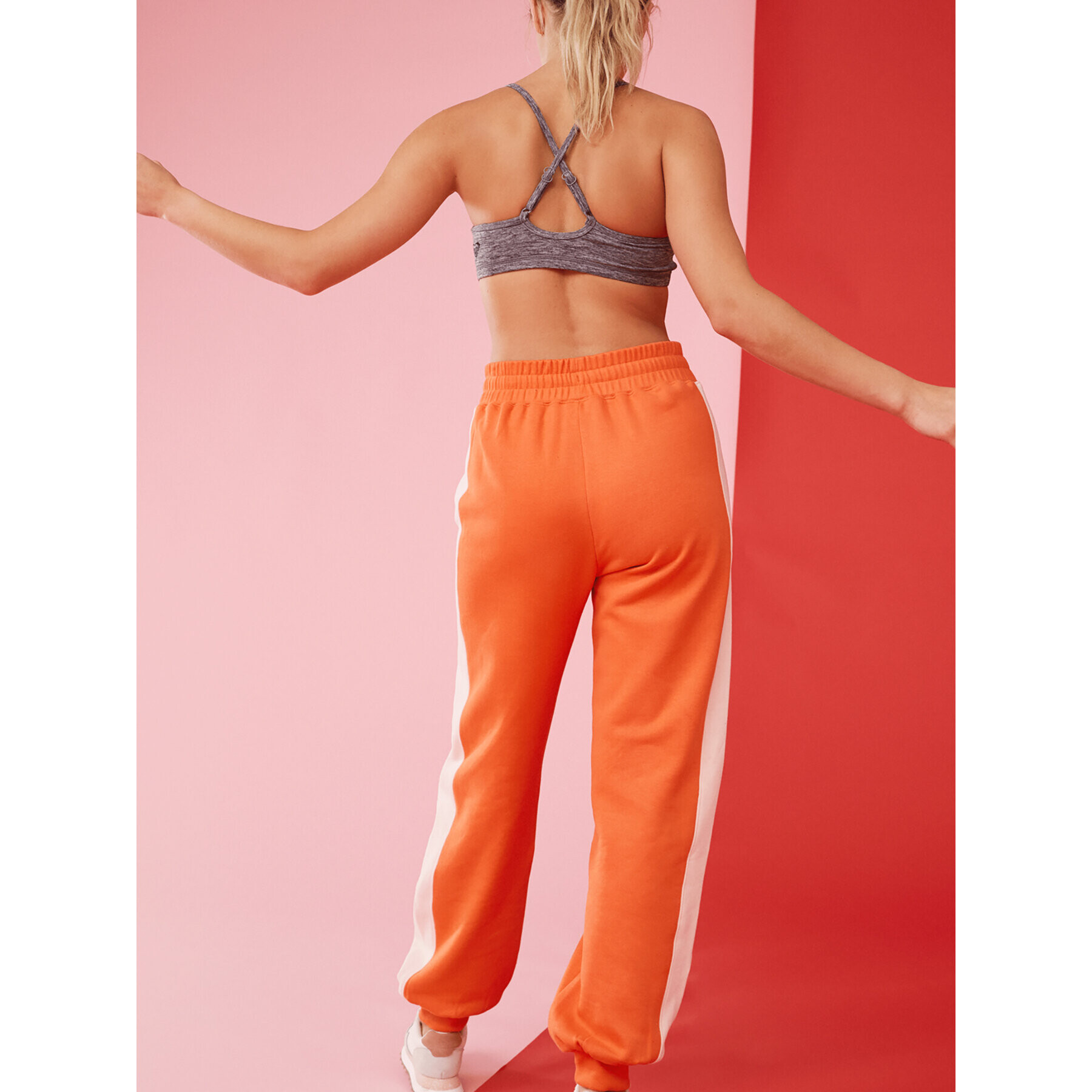 Roxy Pantaloni trening Ess Nrj Cbk Jog Otlr ERJFB03366 Portocaliu Regular Fit - Pled.ro