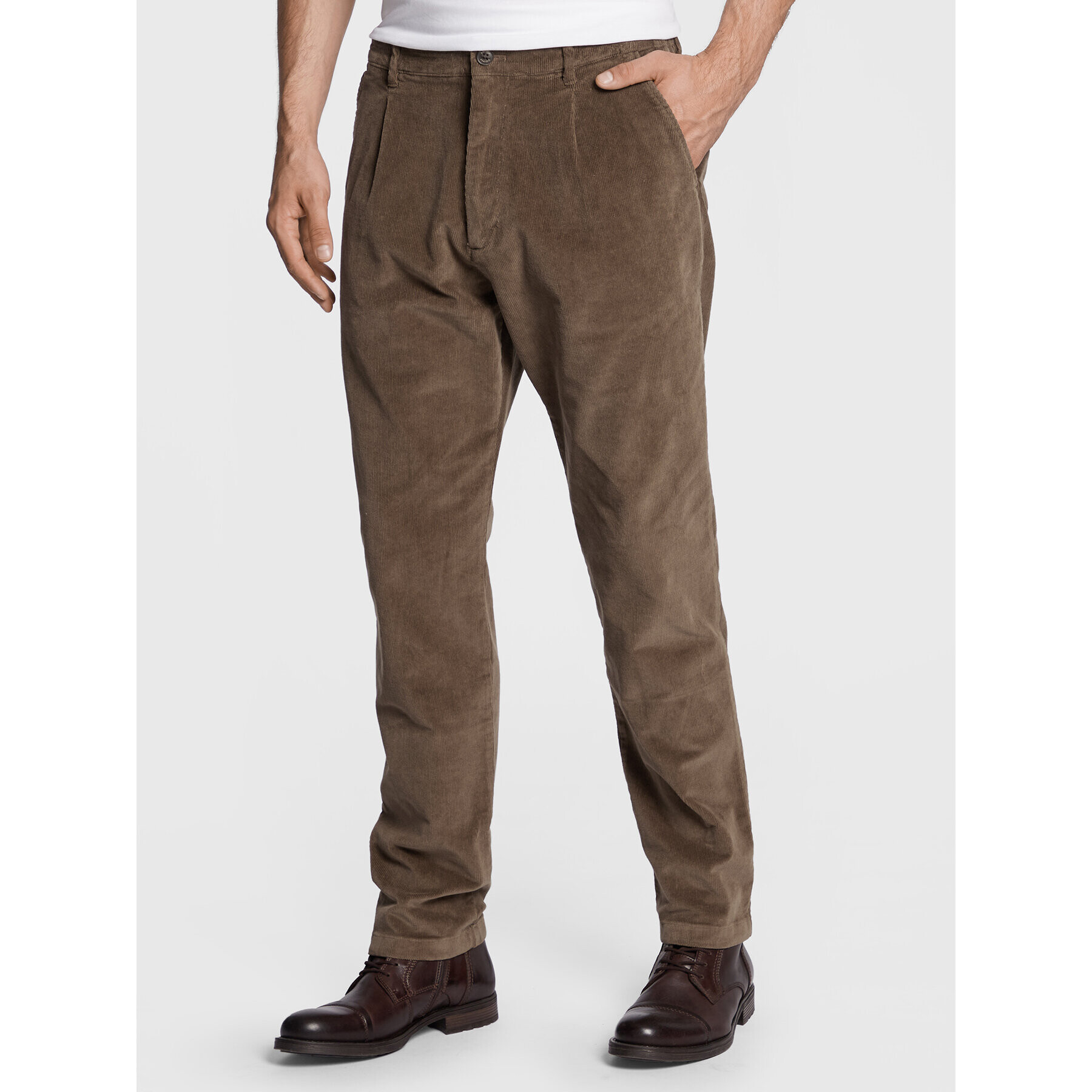 s.Oliver Pantaloni din material 2121837 Maro Relaxed Fit - Pled.ro