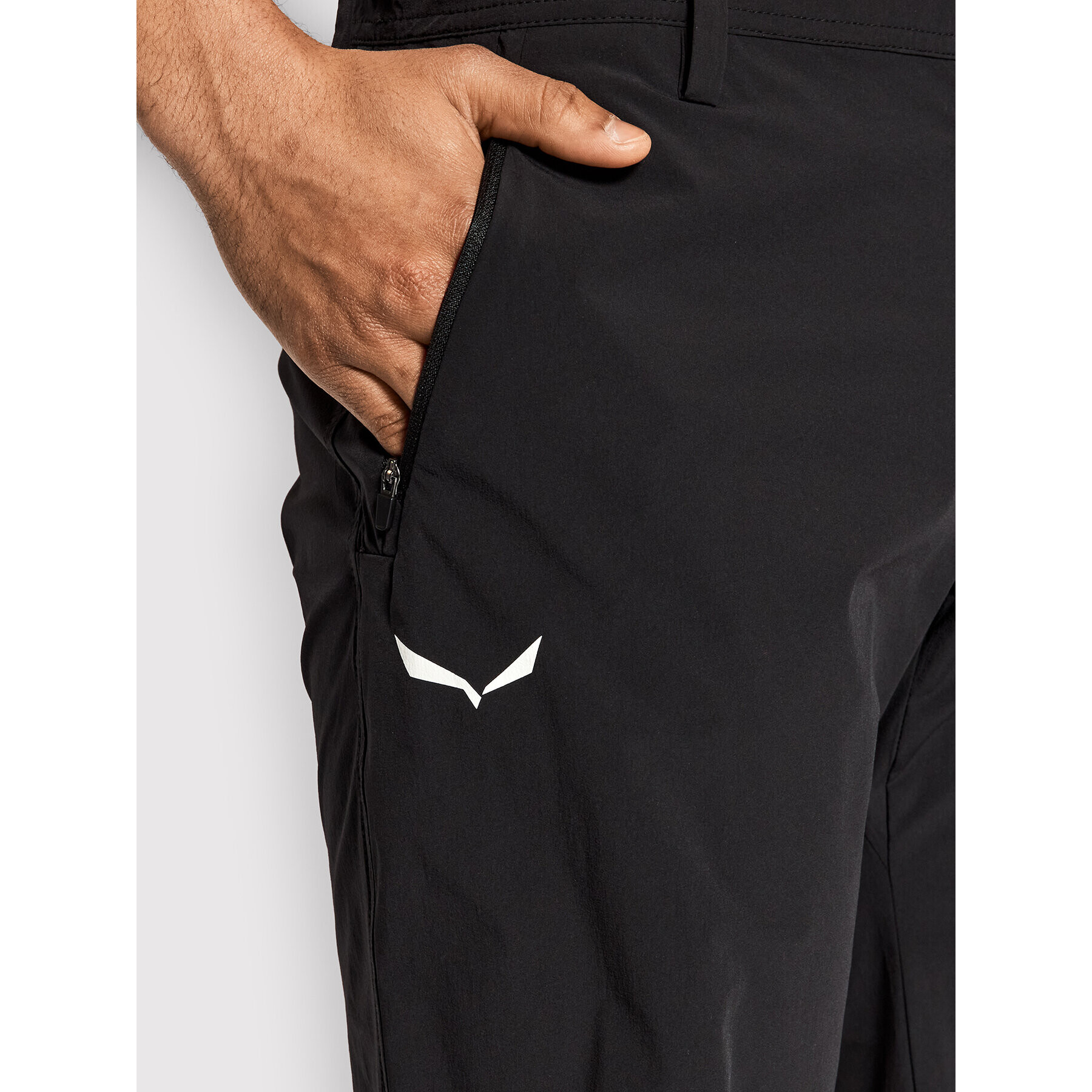 Salewa Pantaloni scurți sport Talveno 27064 Negru Regular Fit - Pled.ro