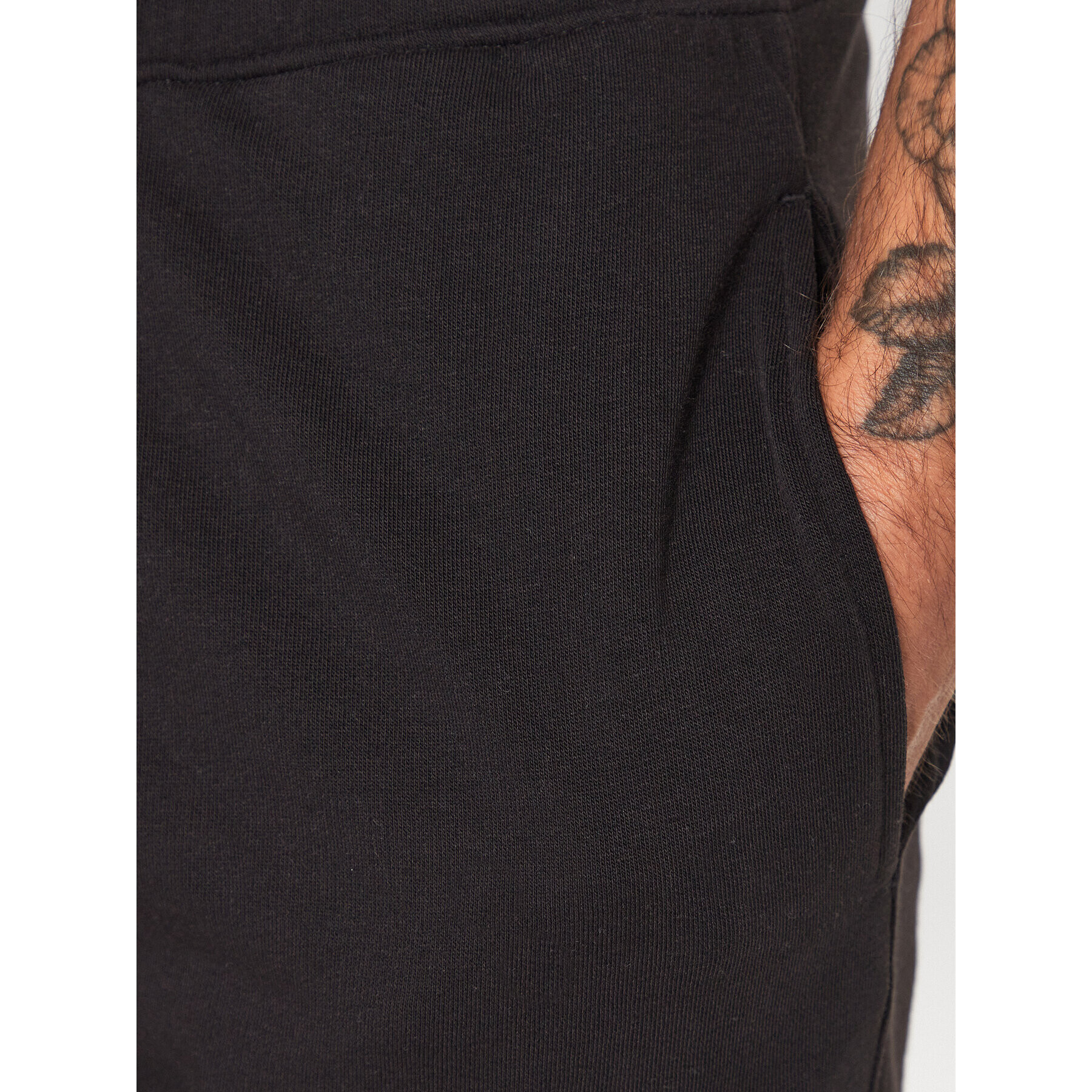 Solid Pantaloni scurți sport 21107850 Negru Regular Fit - Pled.ro