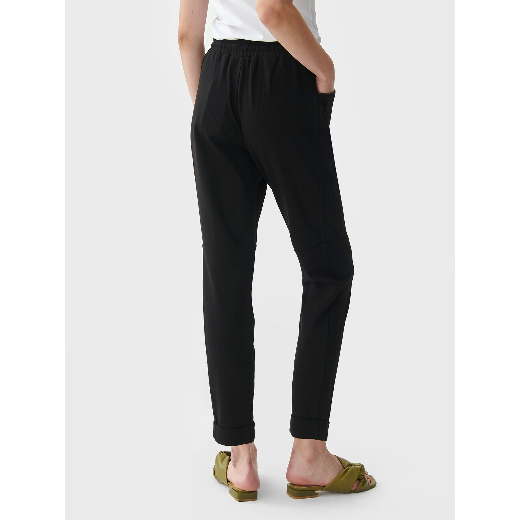 Tatuum Pantaloni din material Sudiki T2217.142 Maro Regular Fit - Pled.ro