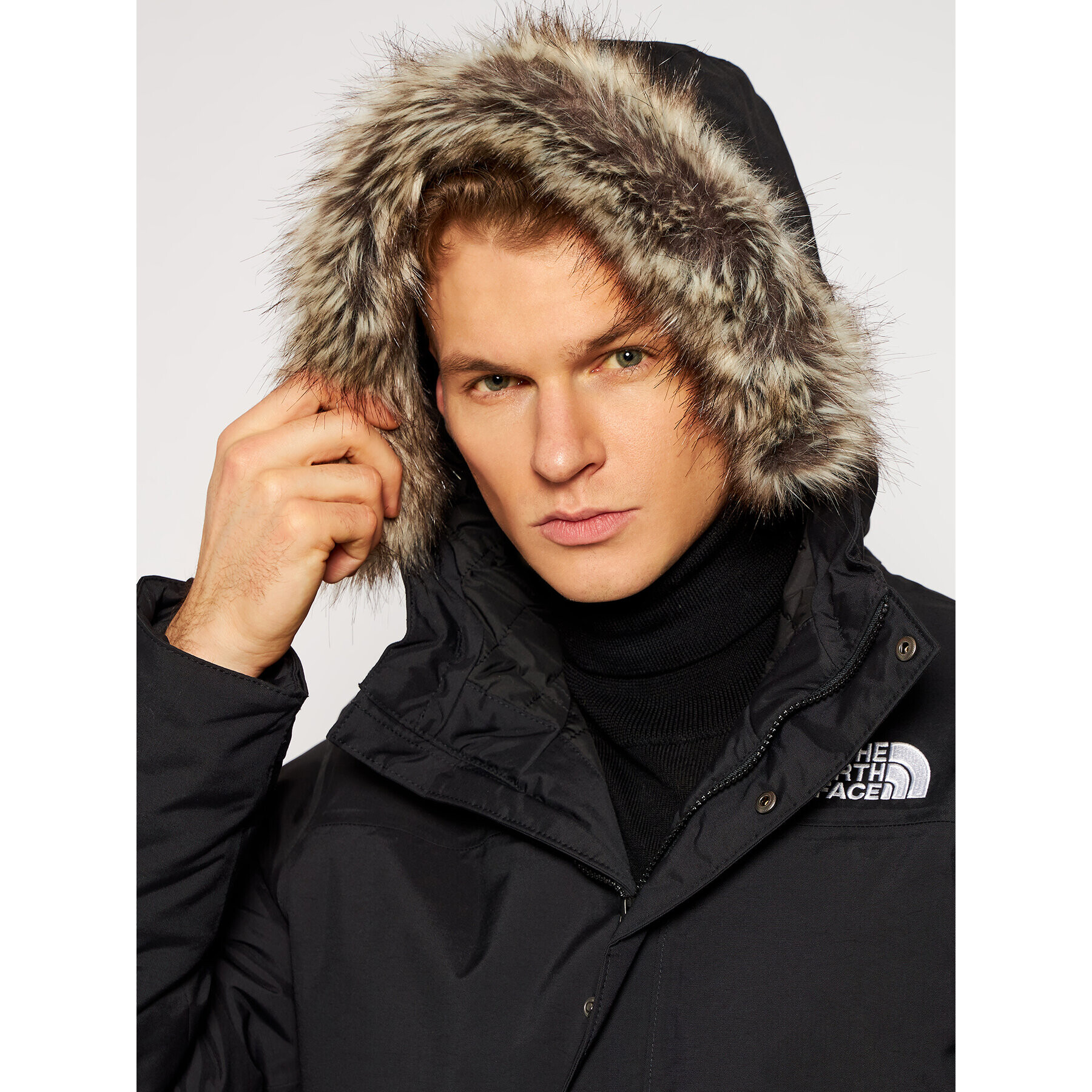 The North Face Geacă de iarnă Zaneck NF0A4M8H Negru Regular Fit - Pled.ro