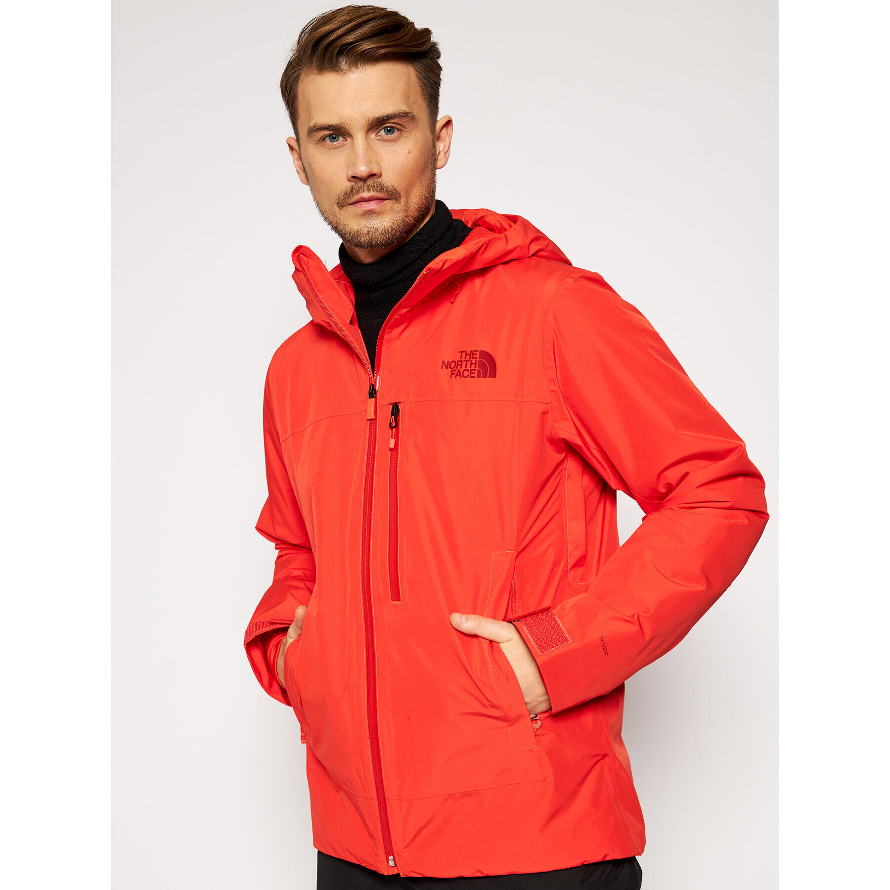 The North Face Geacă de schi Descendit NF0A4QWWR151 Roșu Regular Fit - Pled.ro