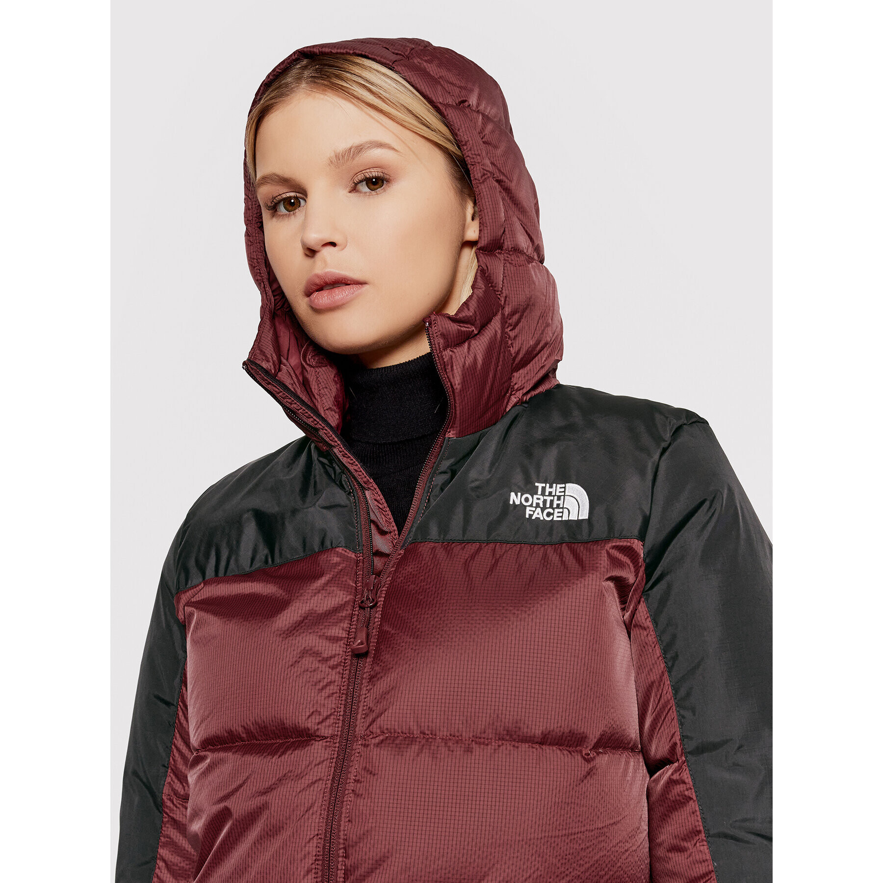 The North Face Geacă din puf Diablo NF0A55H4 Vișiniu Regular Fit - Pled.ro