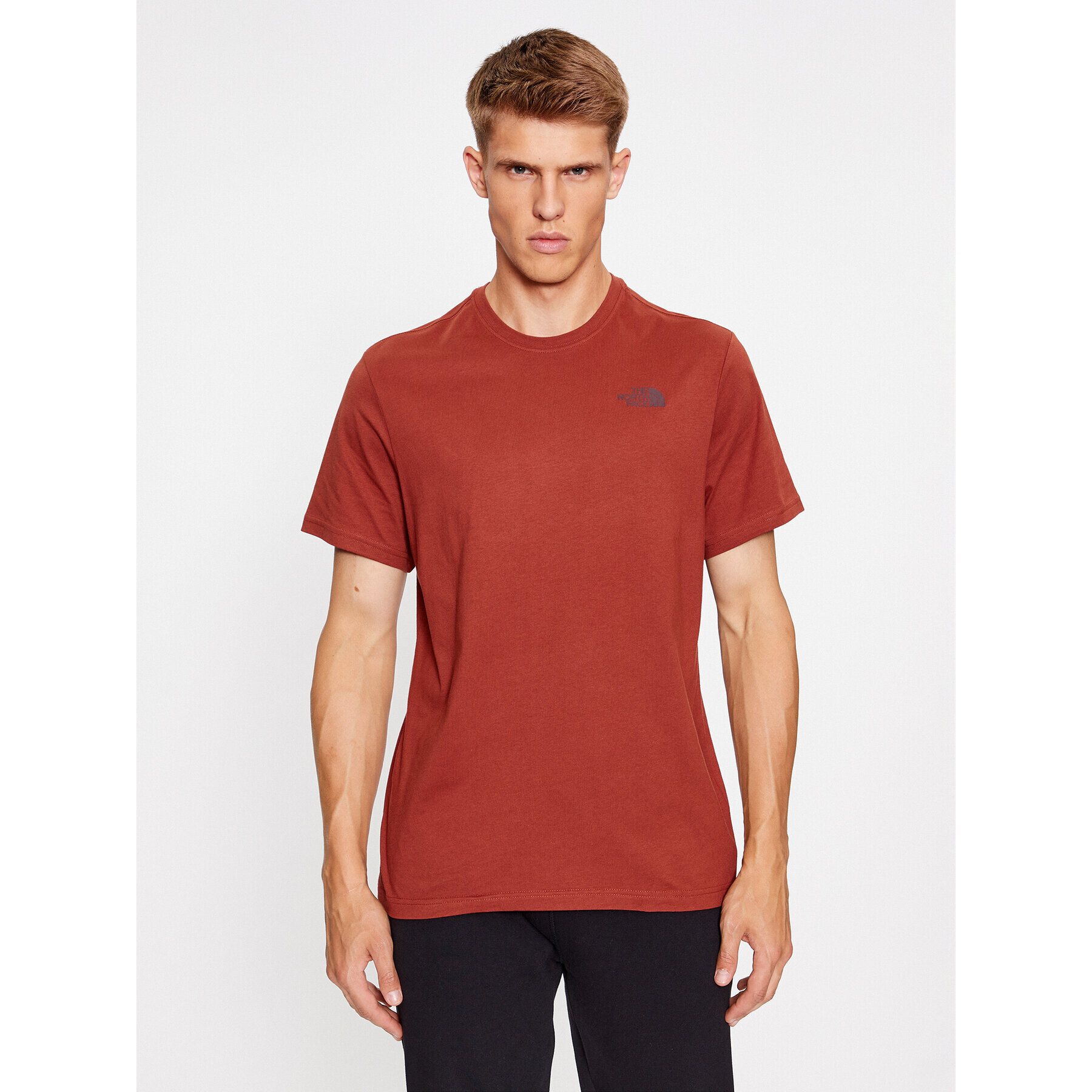 The North Face Tricou M S/S Redbox Celebration TeeNF0A7X1KUBC1 Maro Regular Fit - Pled.ro