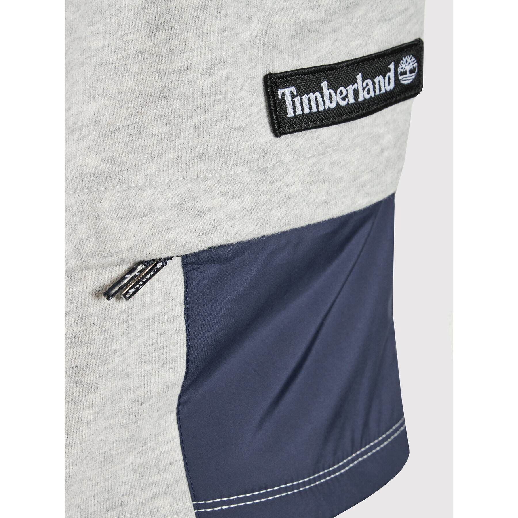 Timberland Pantaloni scurți sport T24B70 D Gri Regular Fit - Pled.ro