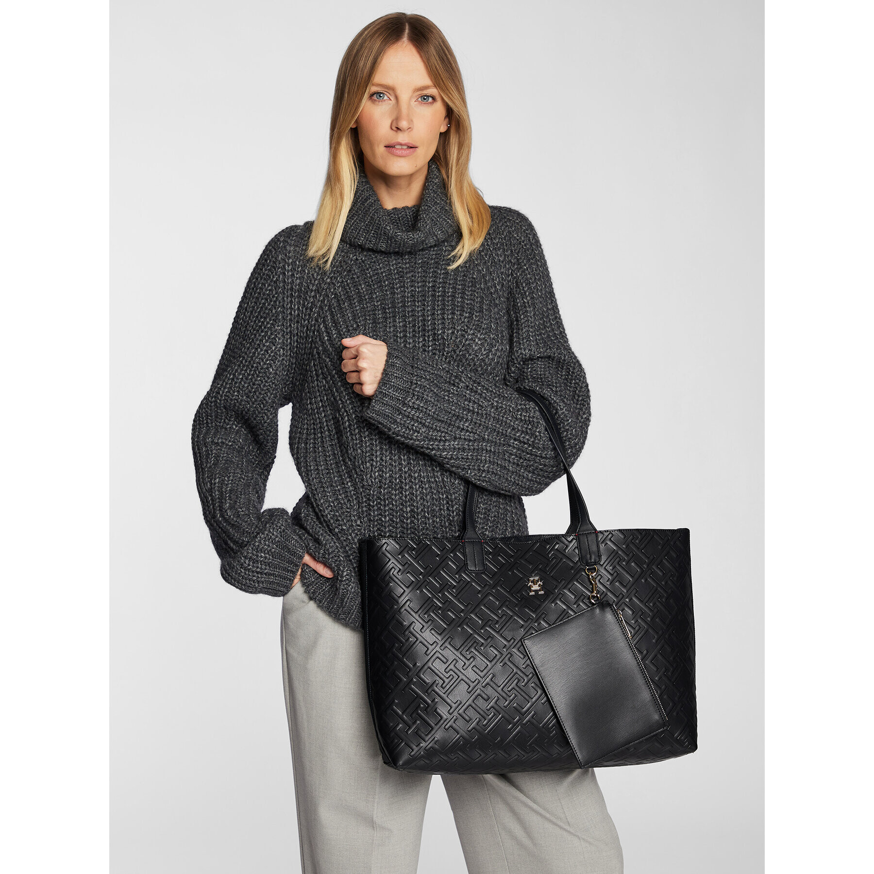 Tommy Hilfiger Geantă Iconic Tommy Tote Mono AW0AW14374 Bleumarin - Pled.ro