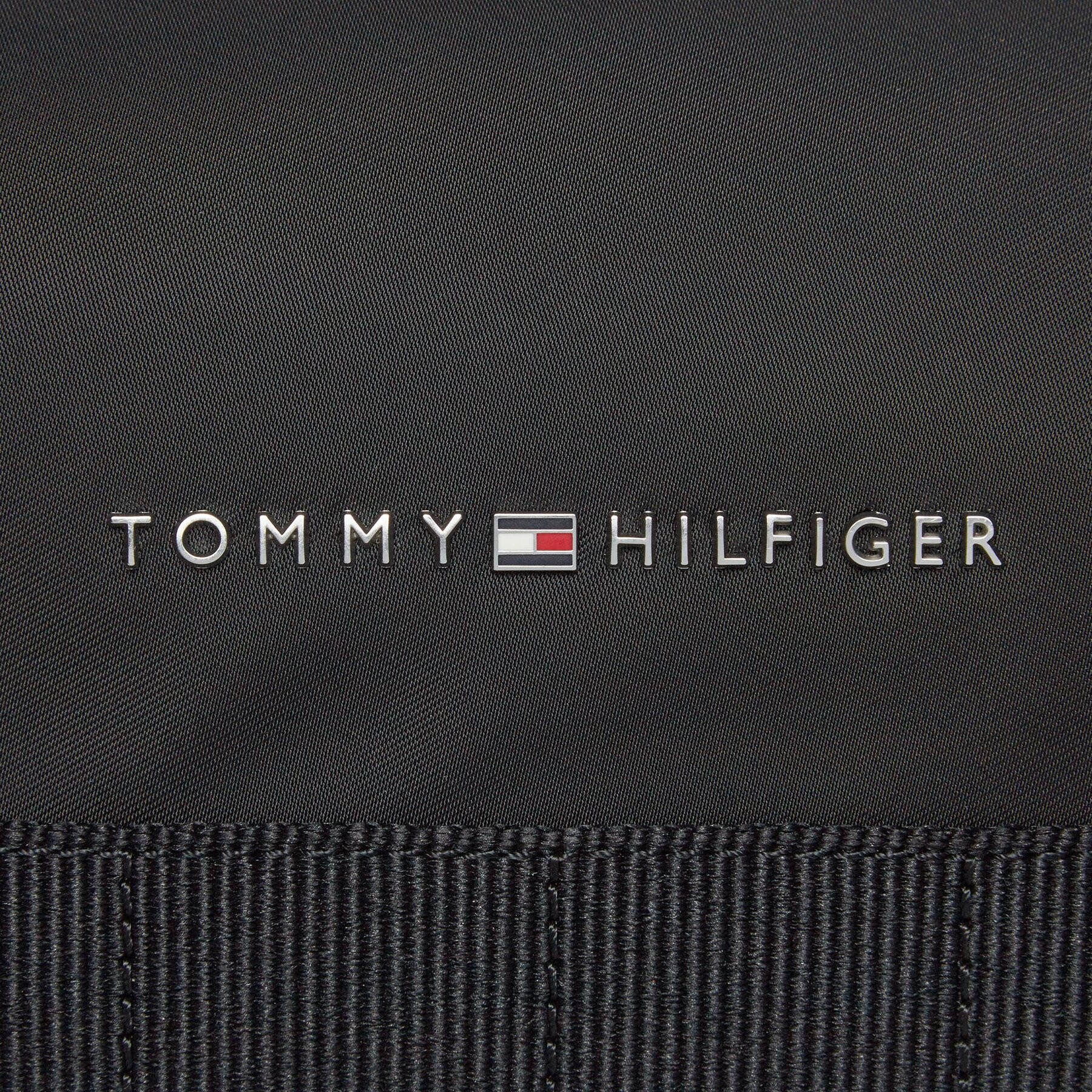 Tommy Hilfiger Geantă pentru cosmetice Th Elevated Nylon Washbag AM0AM11608 Negru - Pled.ro