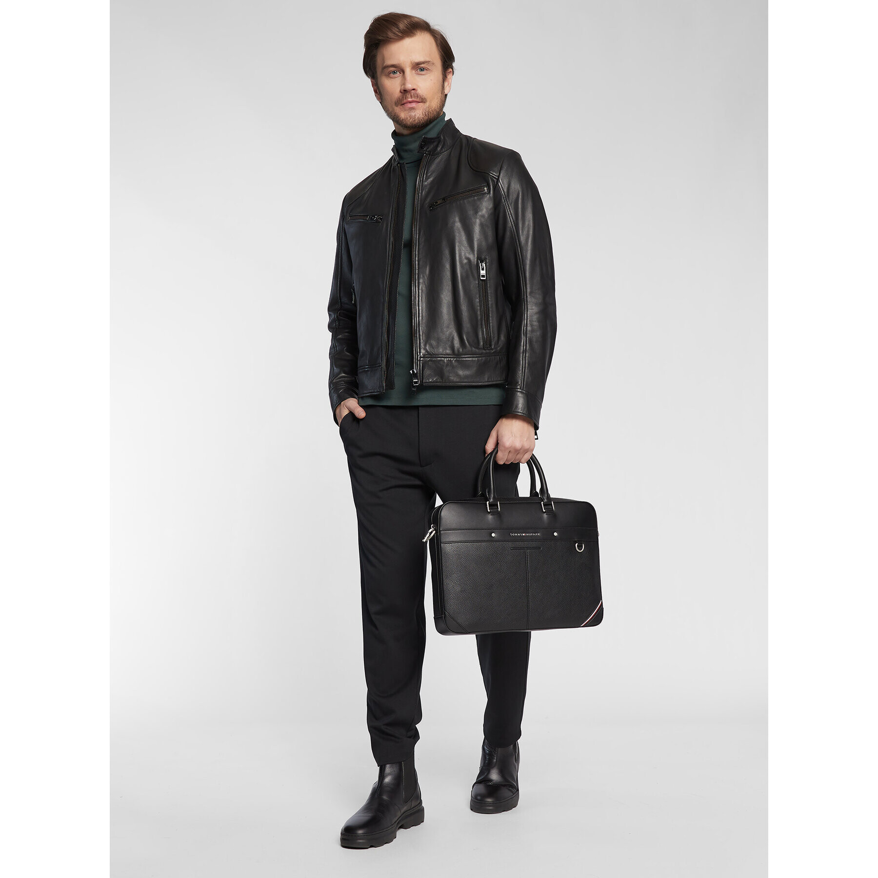 Tommy Hilfiger Geantă pentru laptop Th Central Slim Computer Bag AM0AM10562 Negru - Pled.ro