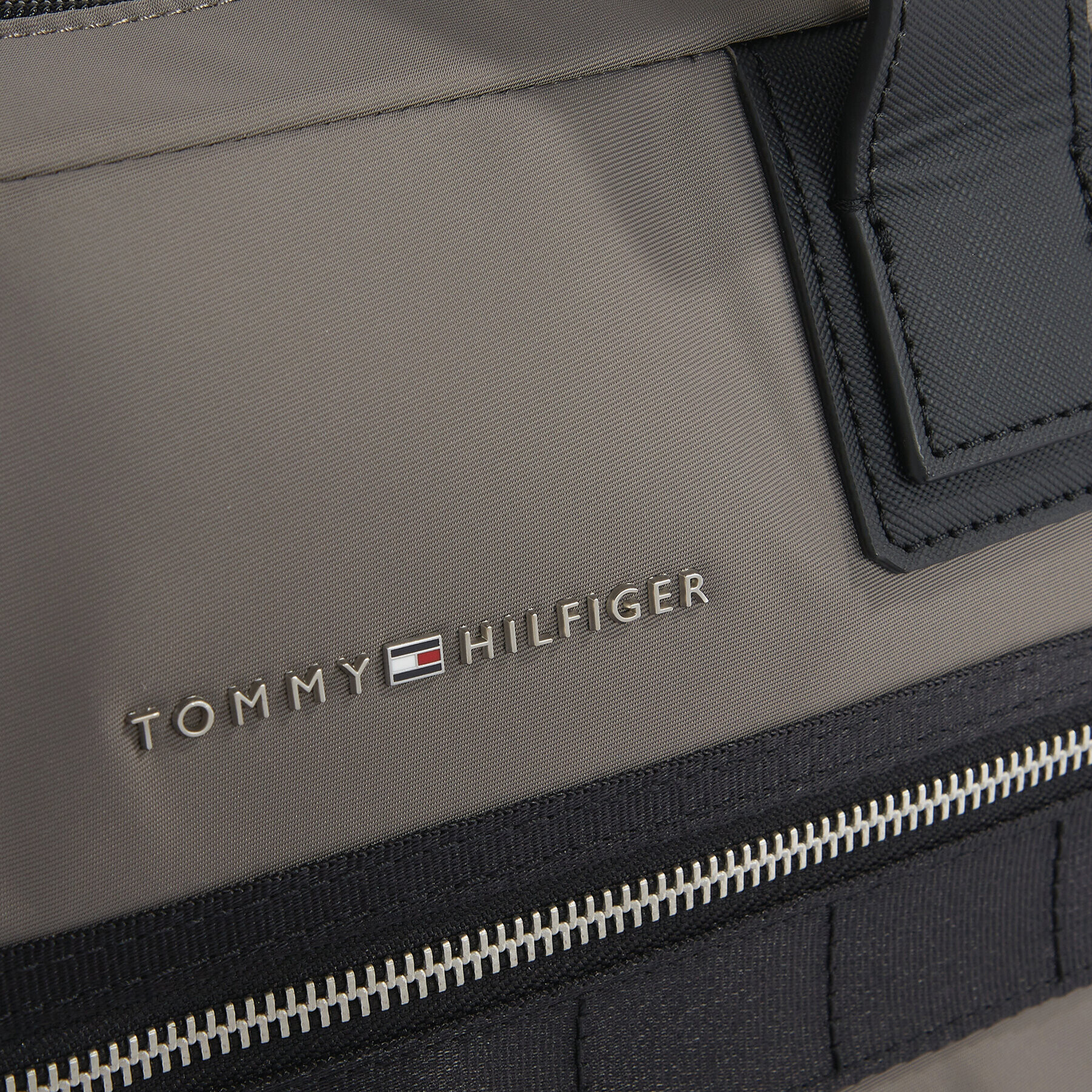 Tommy Hilfiger Geantă pentru laptop Th Elevated Nylon Computer Bag AM0AM11574 Gri - Pled.ro