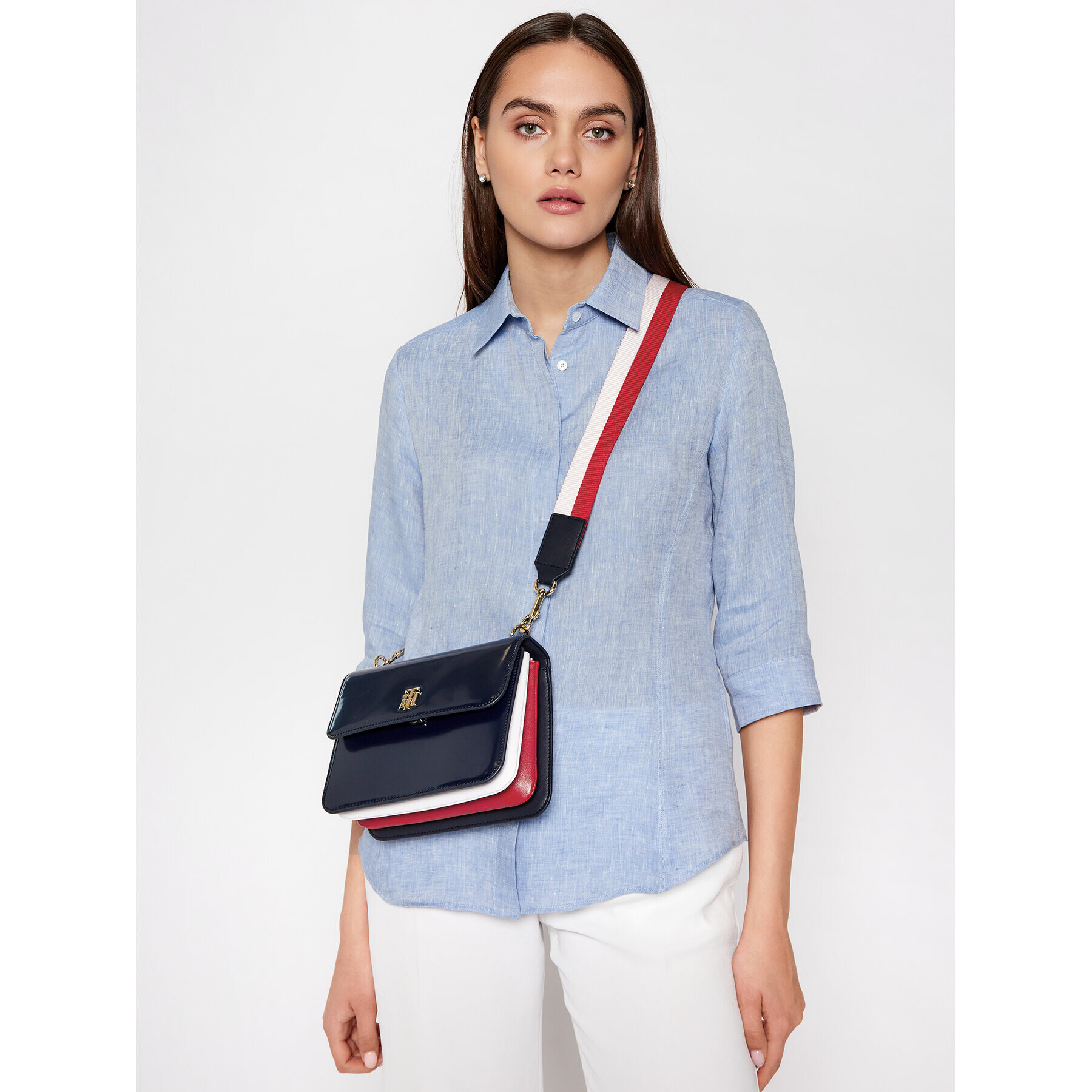 Tommy Hilfiger Geantă Th Staple Crossover AW0AW09695 Bleumarin - Pled.ro