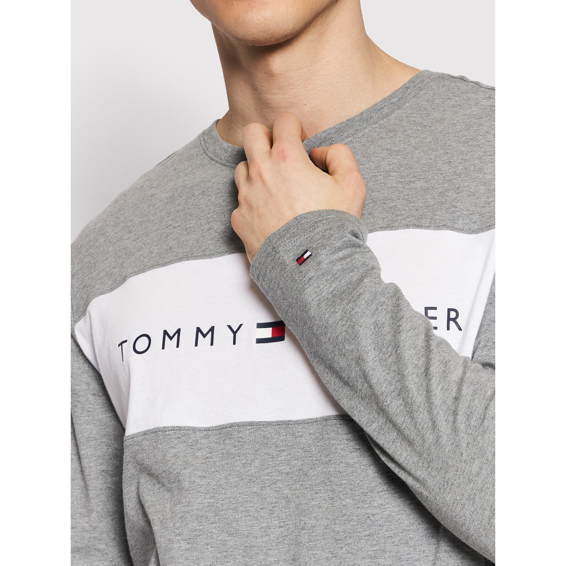 Tommy Hilfiger Longsleeve Logo Flag UM0UM01906 Gri Regular Fit - Pled.ro