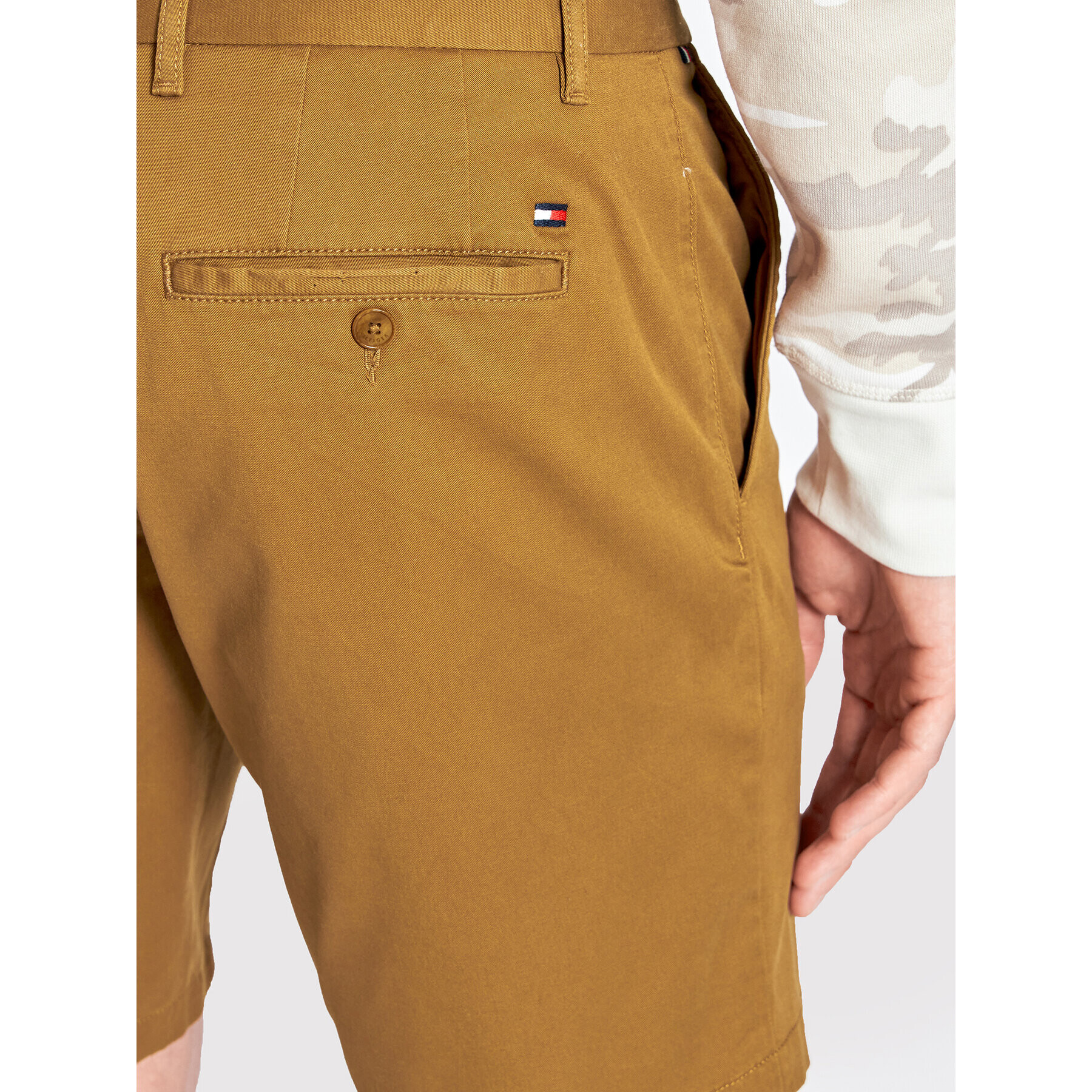 Tommy Hilfiger Pantalon scurți din material Brooklyn MW0MW23563 Maro Regular Fit - Pled.ro