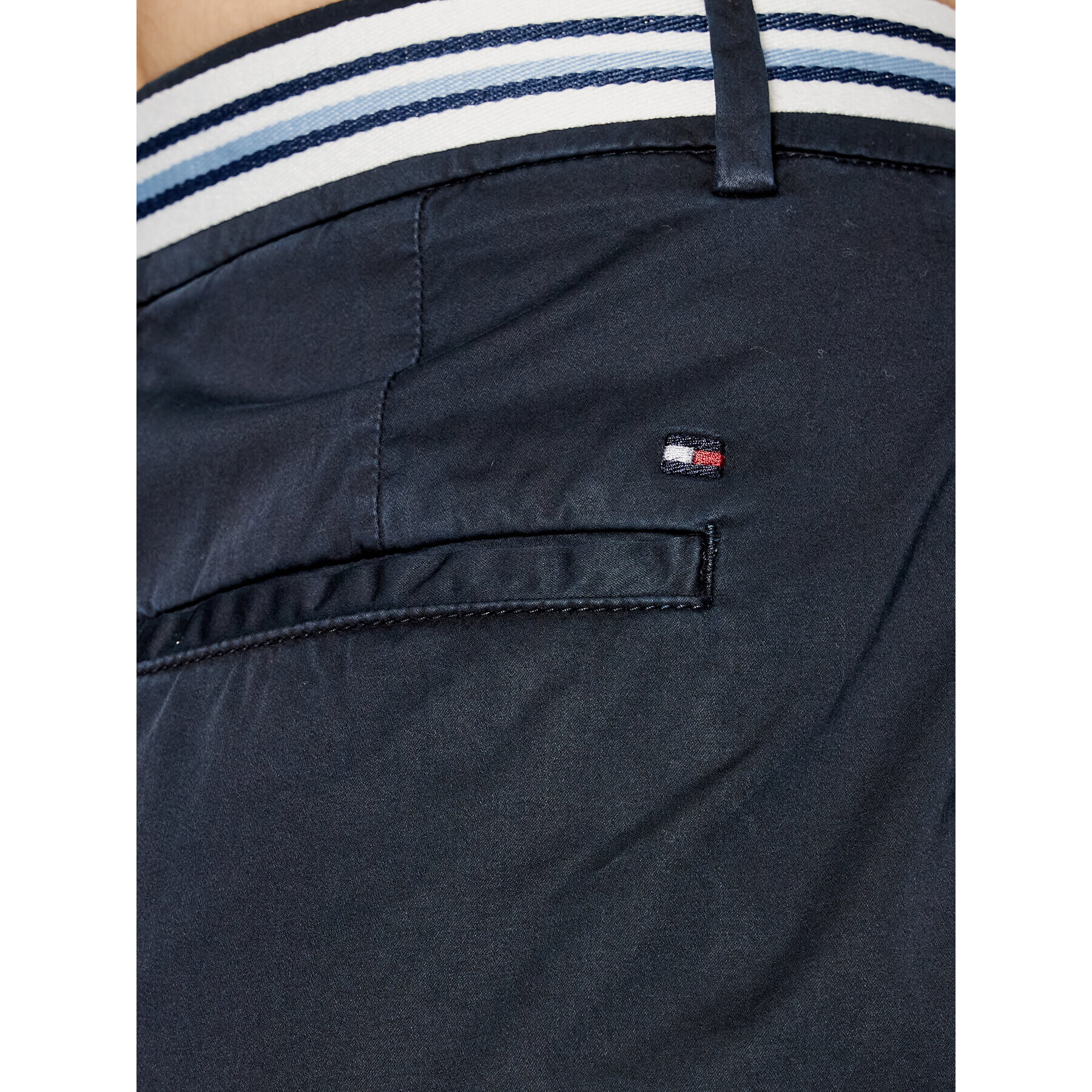 Tommy Hilfiger Pantalon scurți din material Modern WW0WW30835 Bleumarin Regular Fit - Pled.ro