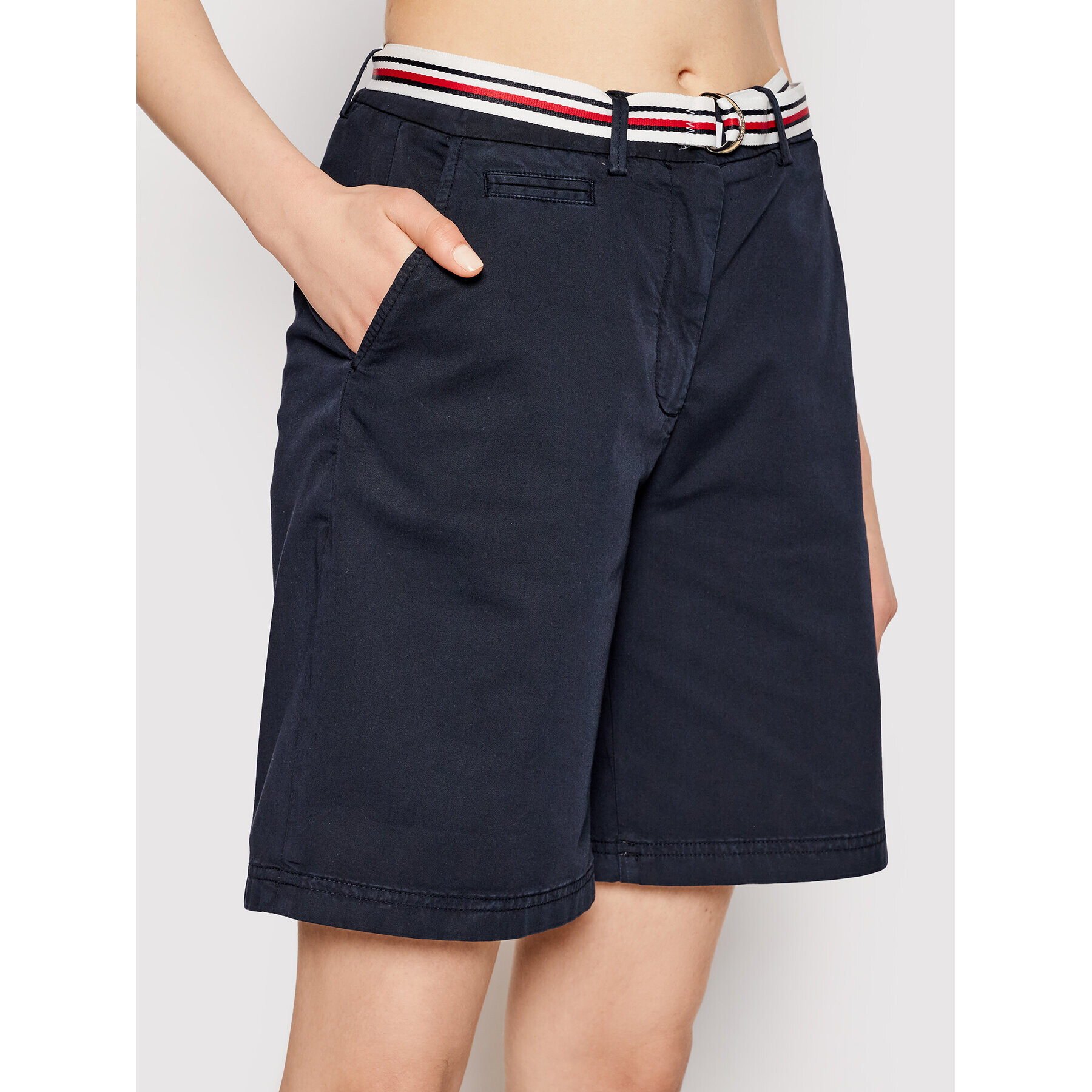 Tommy Hilfiger Pantalon scurți din material WW0WW30482 Bleumarin Regular Fit - Pled.ro