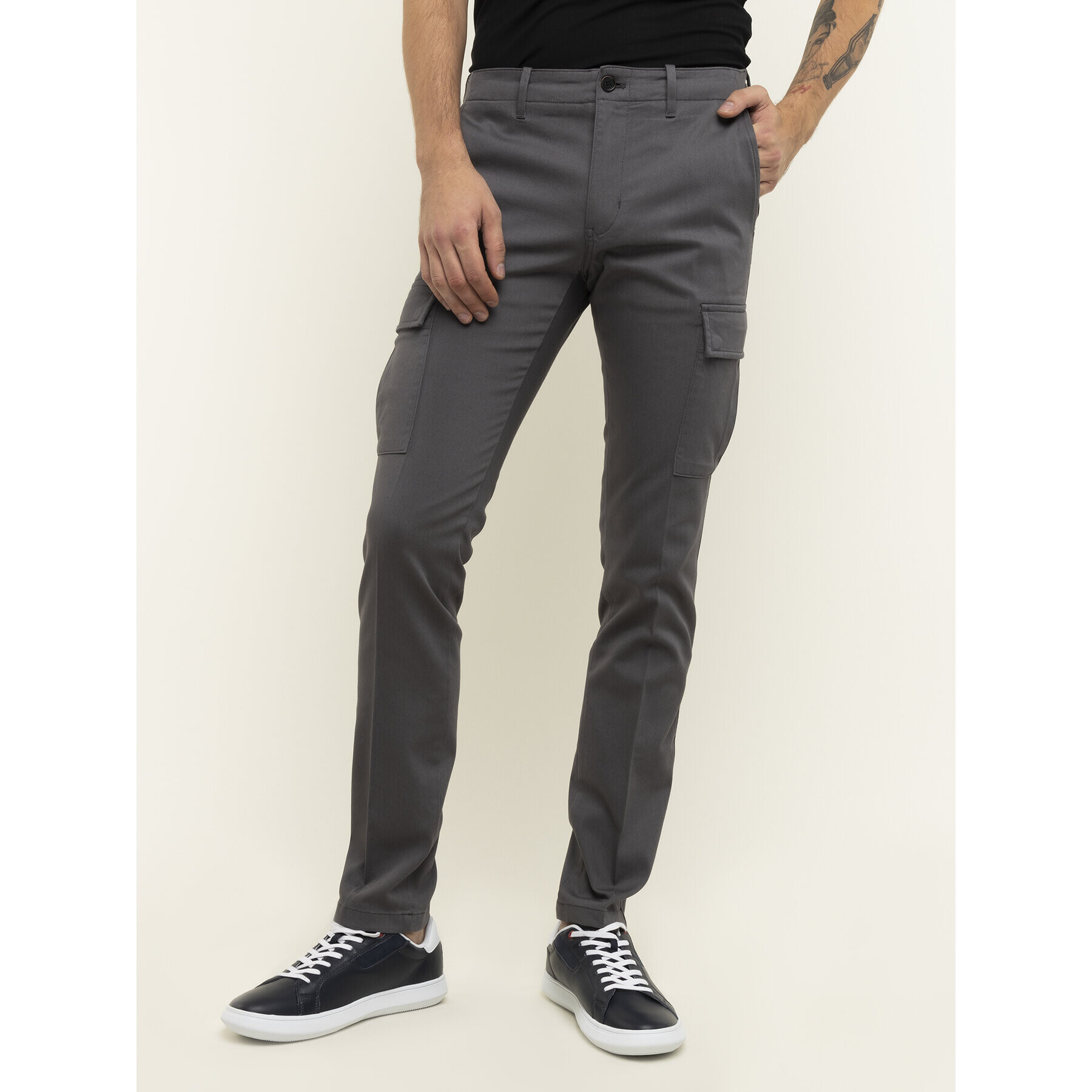 Tommy Hilfiger Pantaloni din material Bleecker Cargo MW0MW12593 Gri Slim Fit - Pled.ro