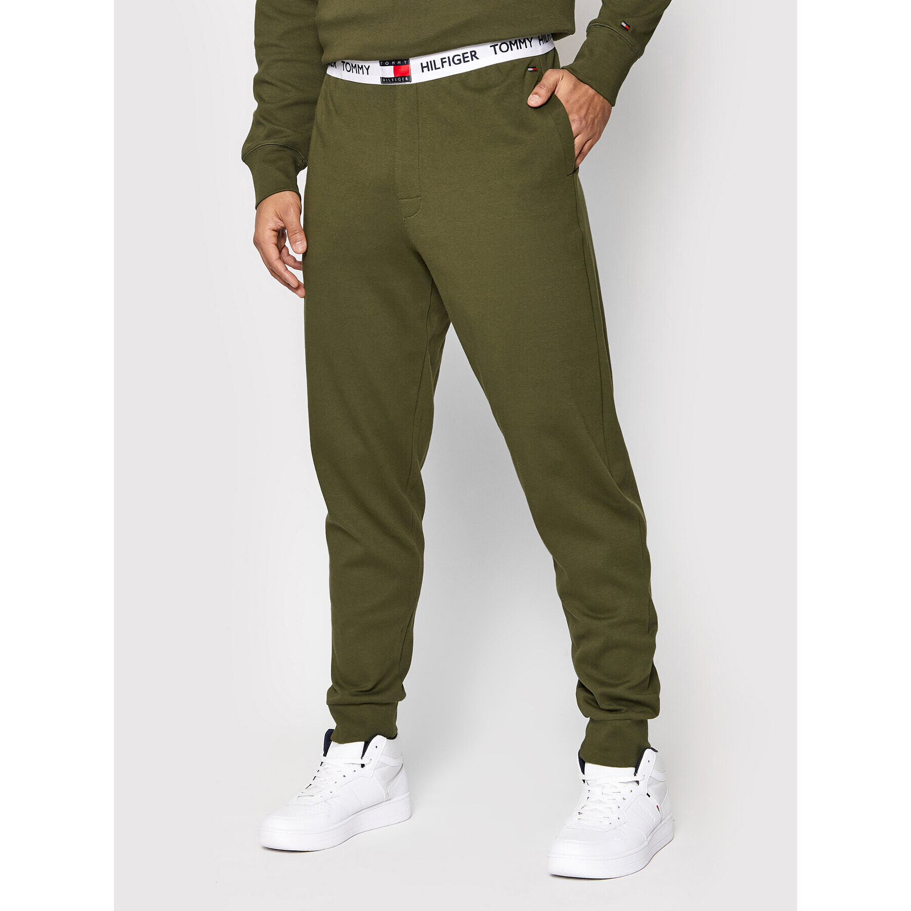 Tommy Hilfiger Pantaloni trening Pants Lwk UM0UM01769 Verde Regular Fit - Pled.ro