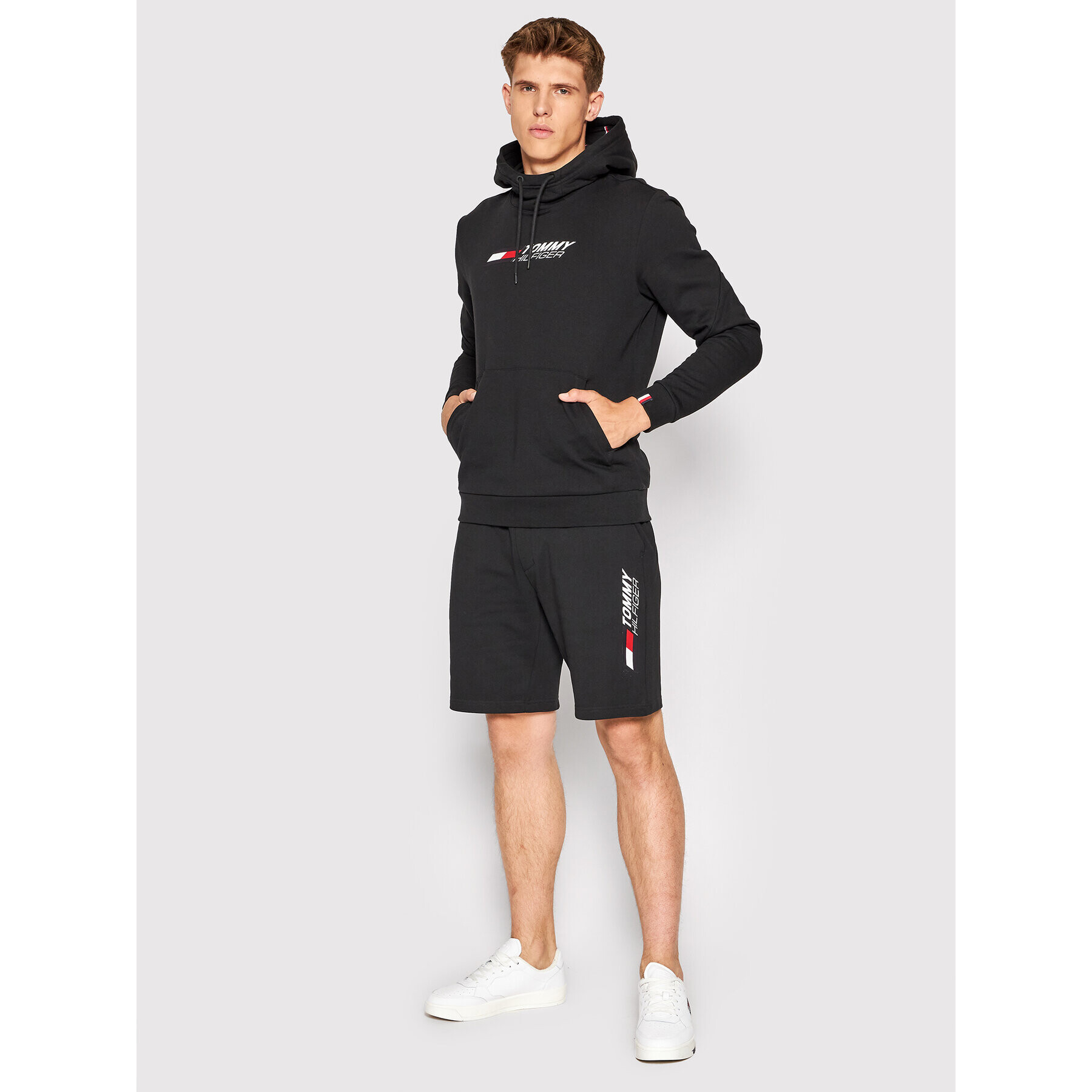 Tommy Hilfiger Pantaloni scurți sport Essentials MW0MW22741 Negru Relaxed Fit - Pled.ro