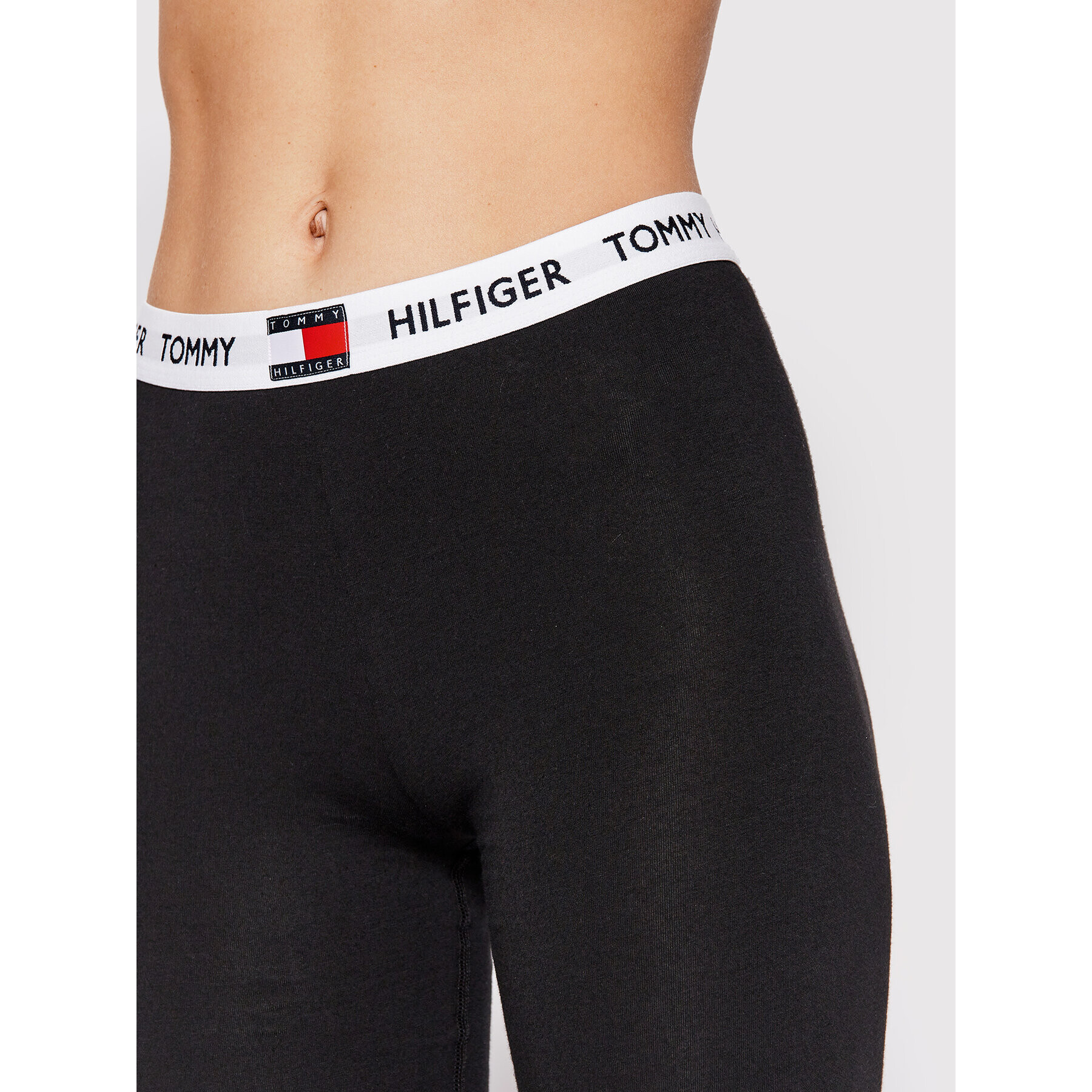 Tommy Hilfiger Pantaloni scurți sport UW0UW03612 Negru Slim Fit - Pled.ro