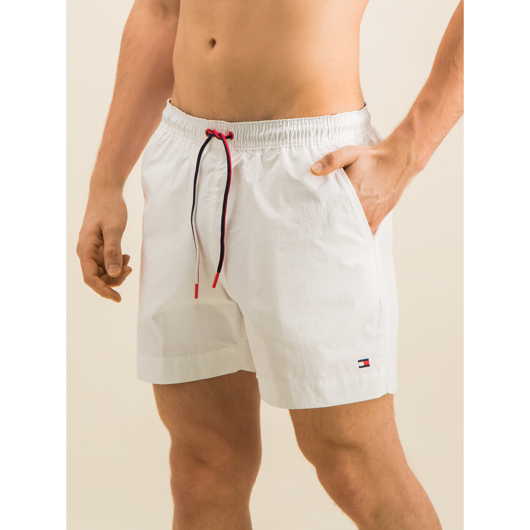 Tommy Hilfiger Pantaloni scurți pentru înot Medium Drawstring UM0UM01710 Alb Regular Fit - Pled.ro