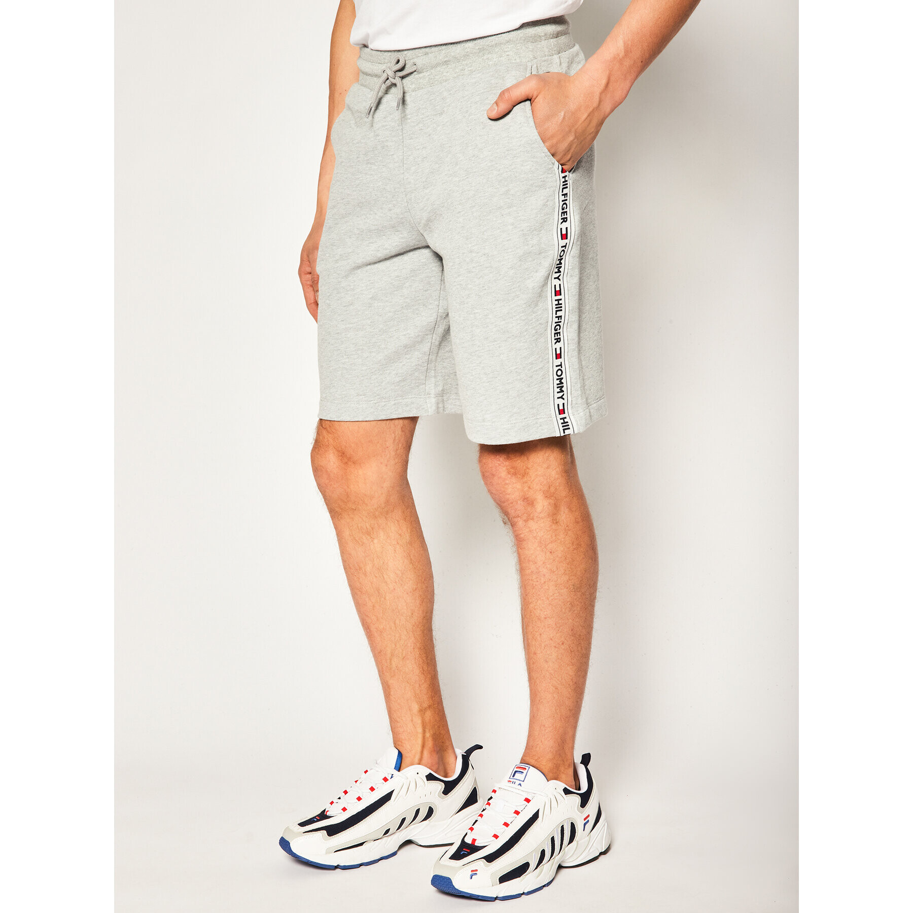 Tommy Hilfiger Pantaloni scurți sport UM0UM00707 Gri Regular Fit - Pled.ro