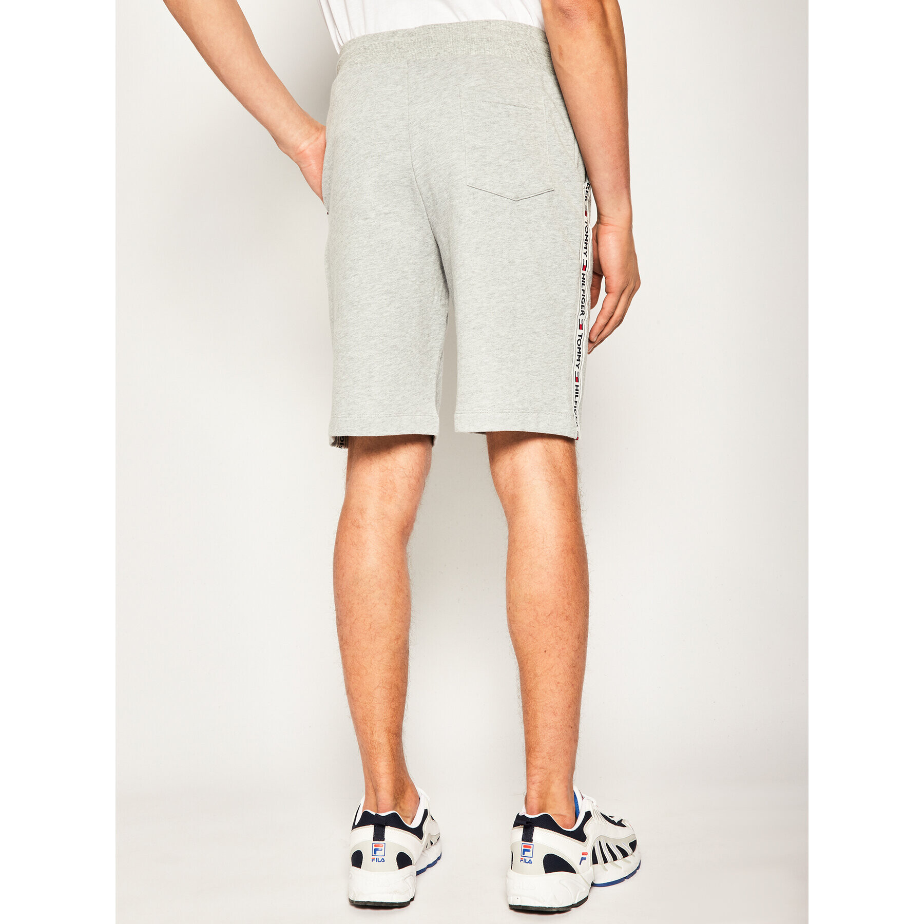 Tommy Hilfiger Pantaloni scurți sport UM0UM00707 Gri Regular Fit - Pled.ro