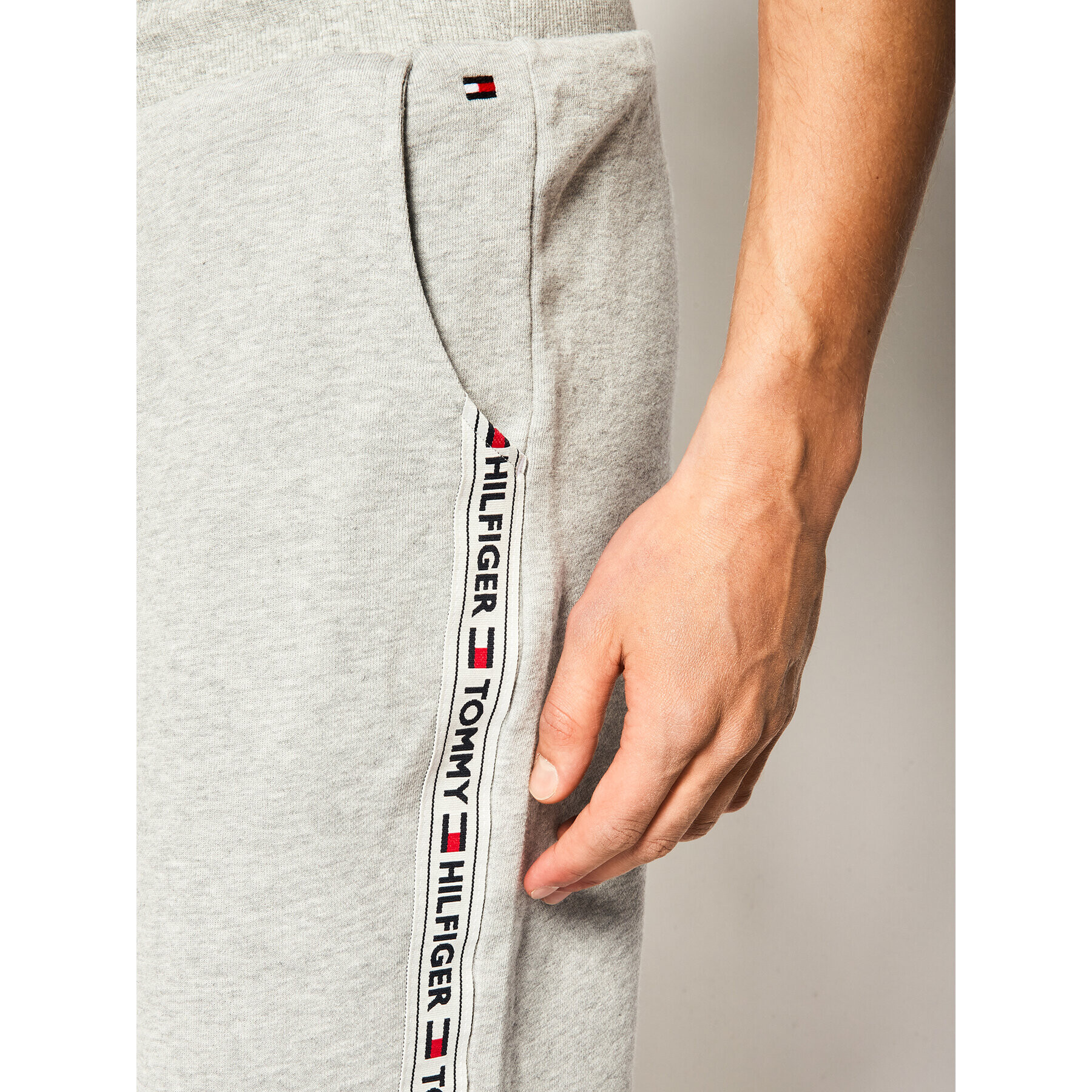 Tommy Hilfiger Pantaloni scurți sport UM0UM00707 Gri Regular Fit - Pled.ro