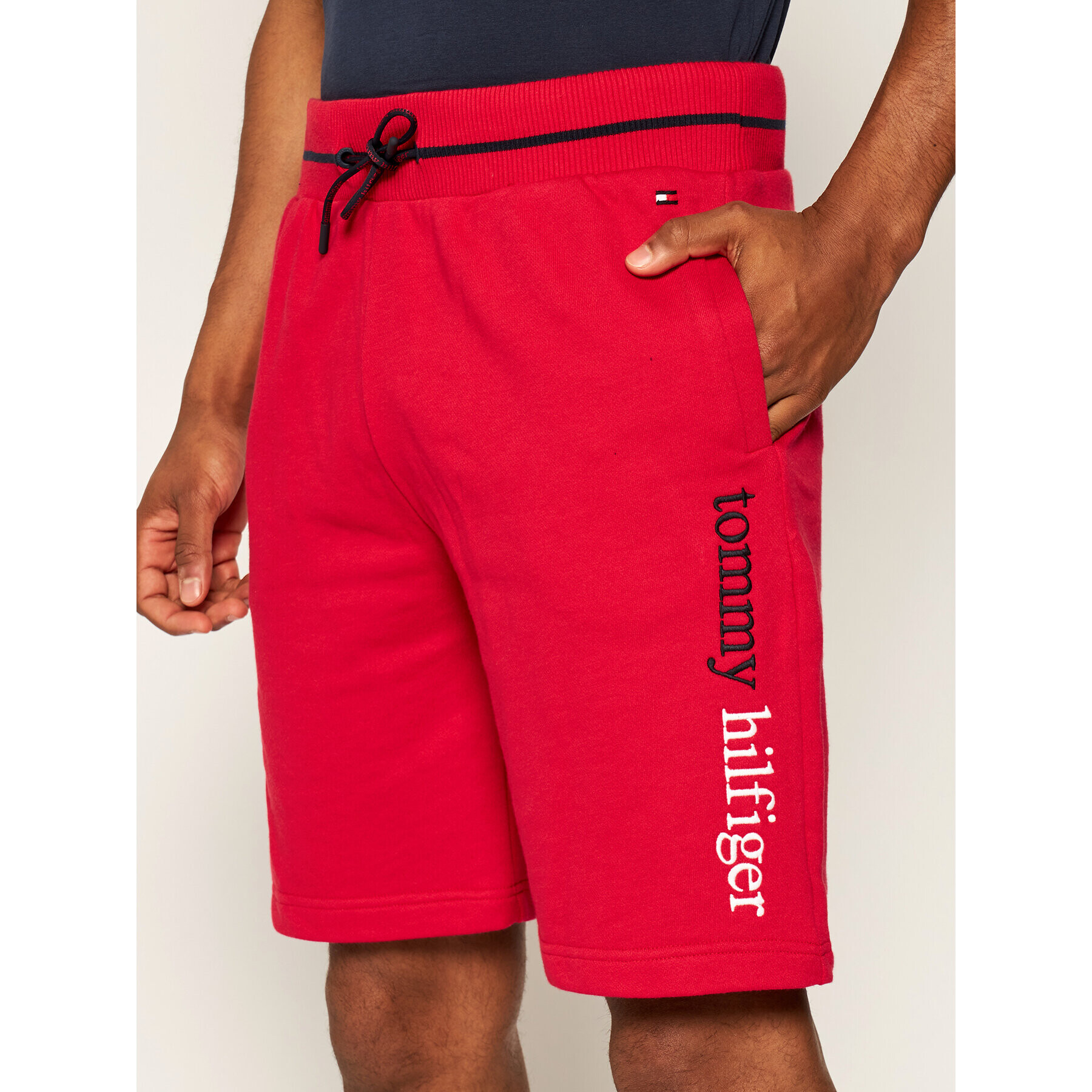 Tommy Hilfiger Pantaloni scurți sport UM0UM01767 Roșu Regular Fit - Pled.ro