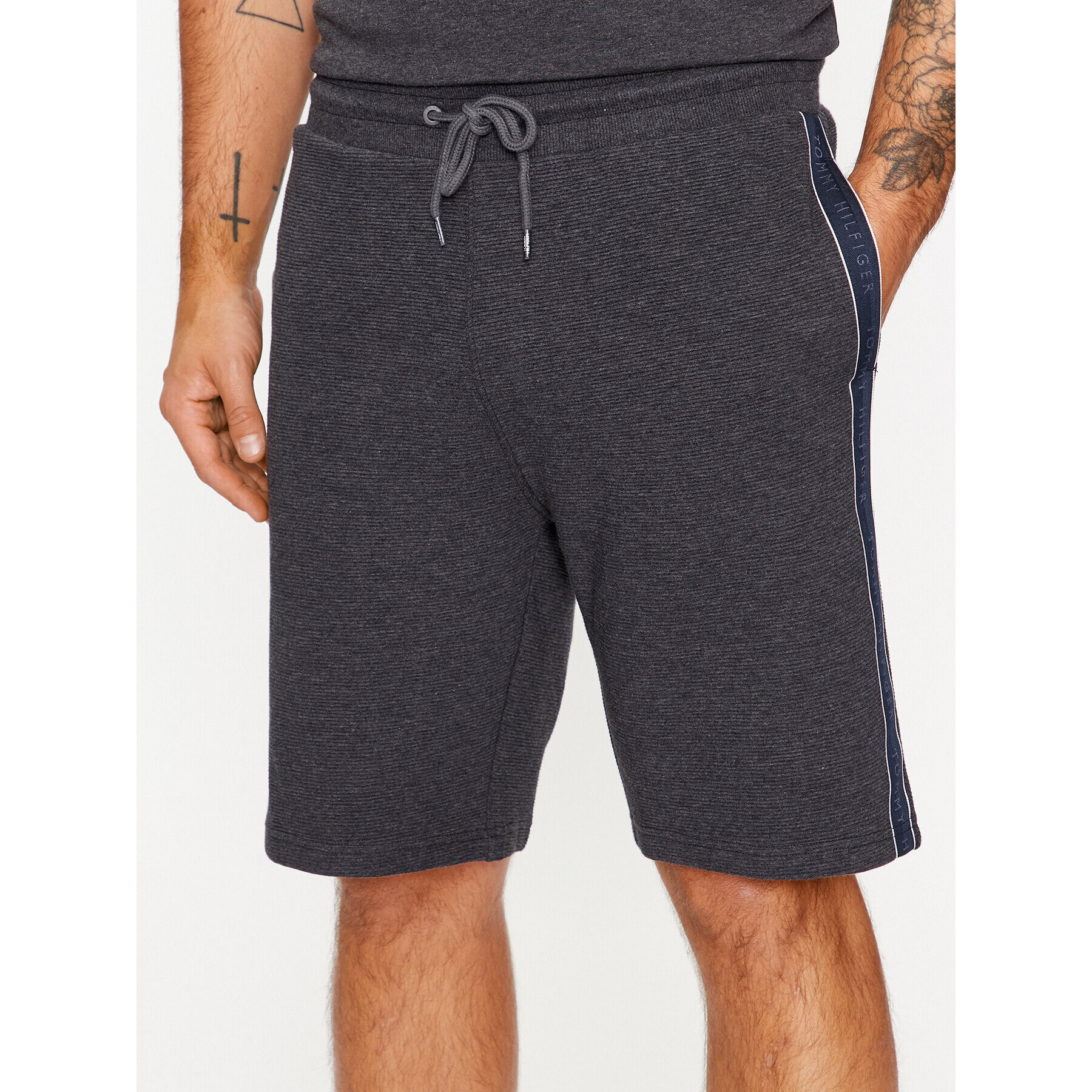 Tommy Hilfiger Pantaloni scurți sport UM0UM03008 Gri Regular Fit - Pled.ro