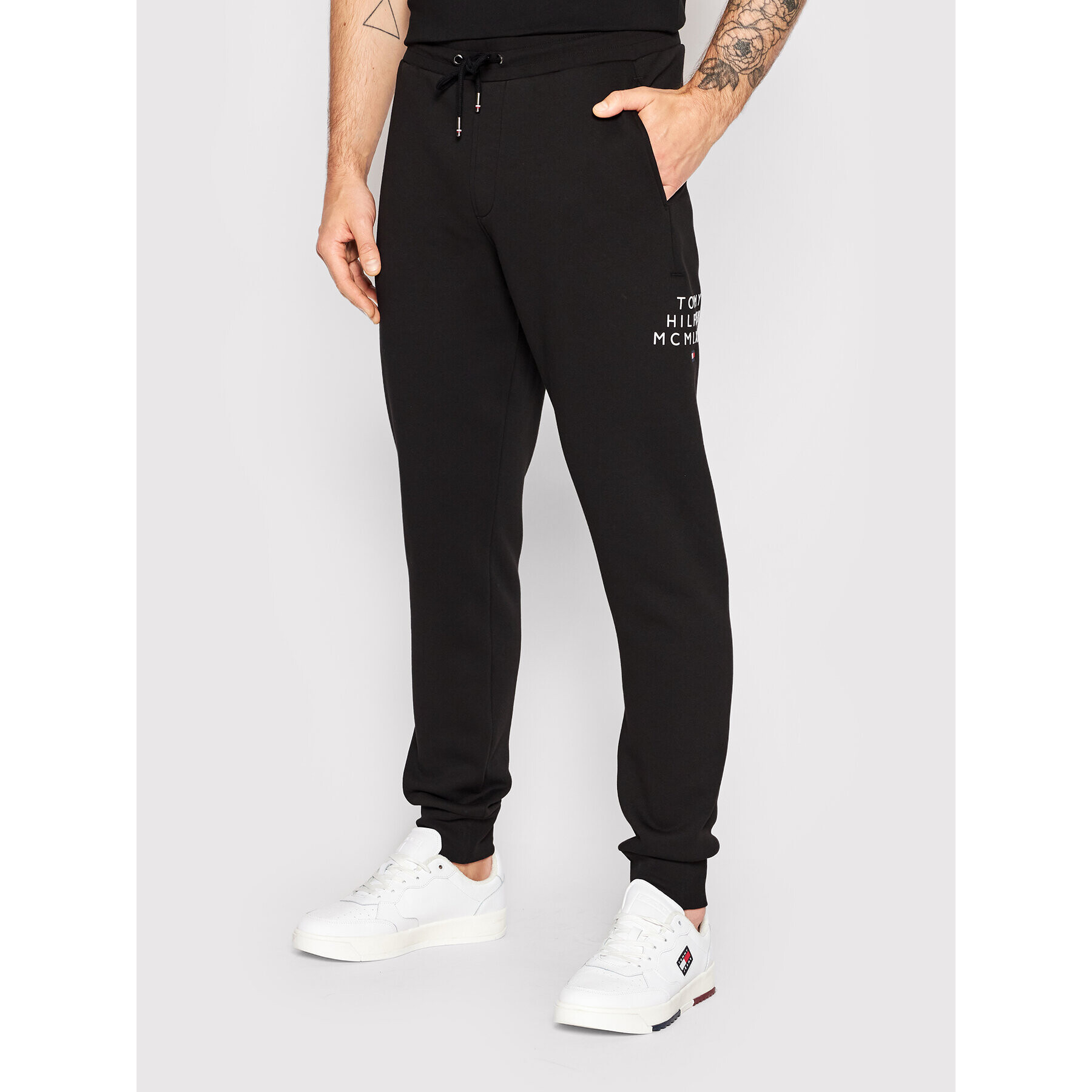 Tommy Hilfiger Pantaloni trening Centre Graphic MW0MW24539 Negru Regular Fit - Pled.ro