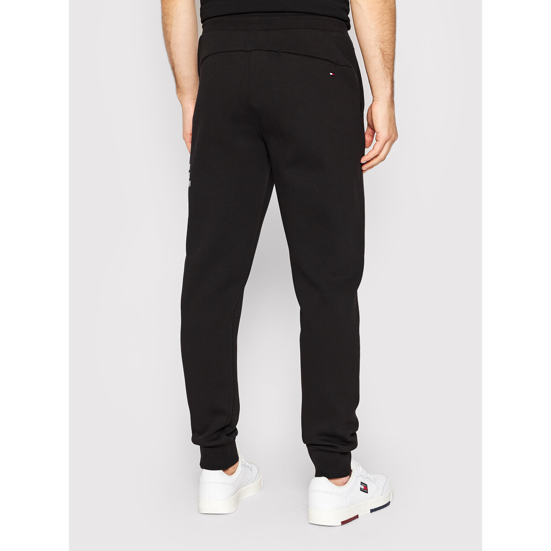 Tommy Hilfiger Pantaloni trening Centre Graphic MW0MW24539 Negru Regular Fit - Pled.ro