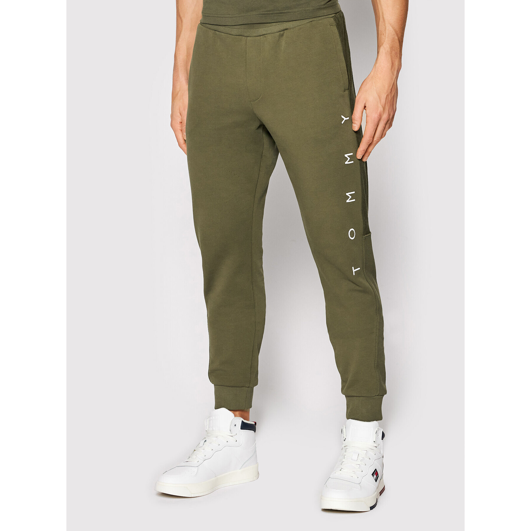 Tommy Hilfiger Pantaloni trening Mono Design MW0MW22154 Verde Regular Fit - Pled.ro