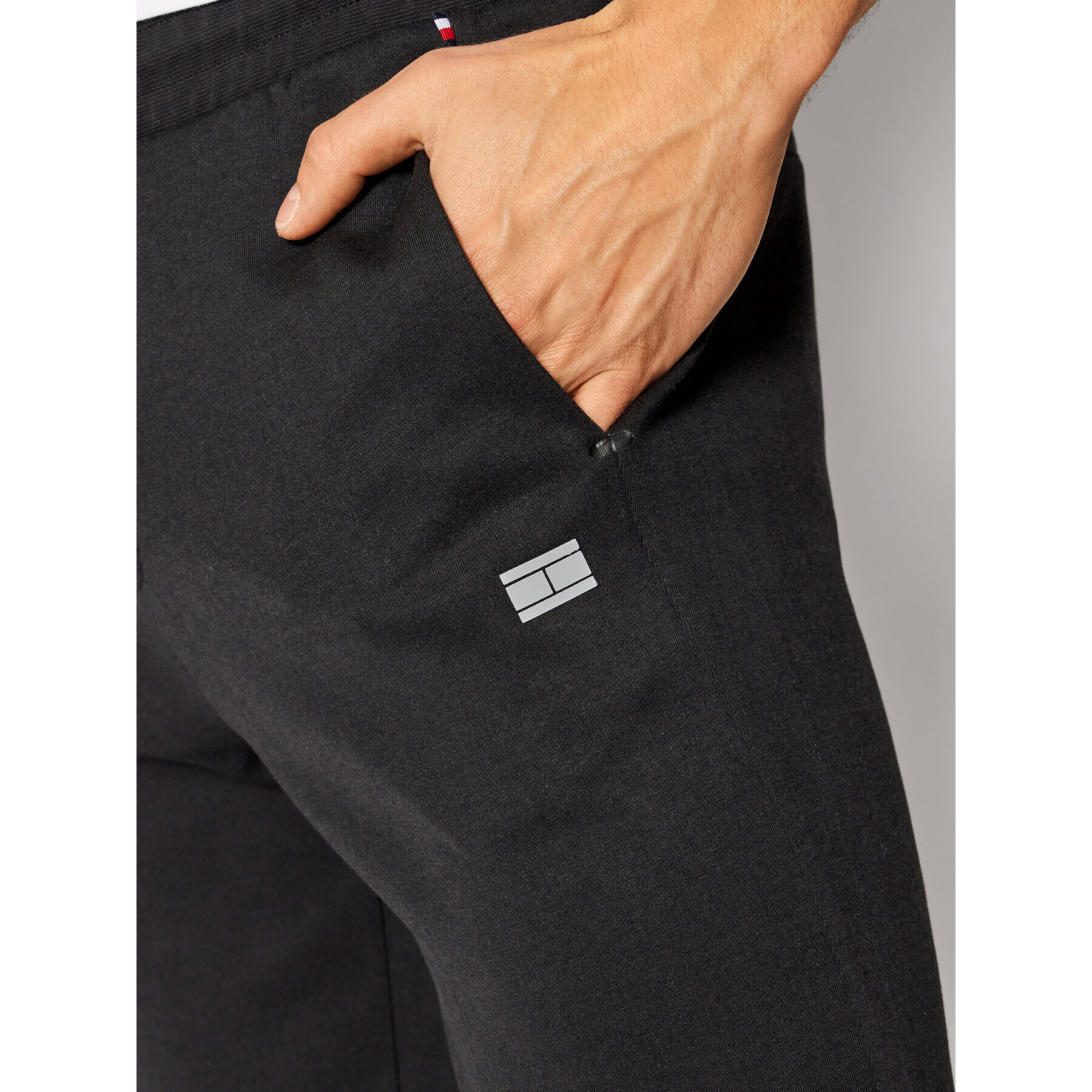 Tommy Hilfiger Pantaloni trening Tech Essentials MW0MW19792 Negru Regular Fit - Pled.ro