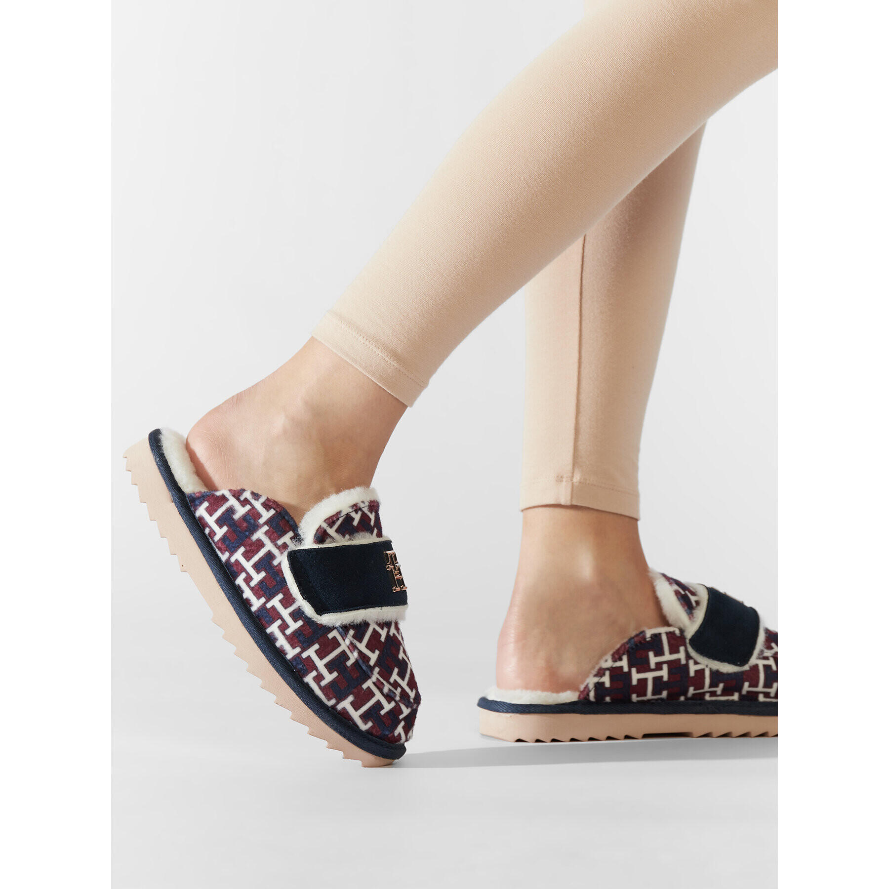 Tommy Hilfiger Papuci de casă Loafer Mule Slipper Monogram FW0FW06716 Colorat - Pled.ro