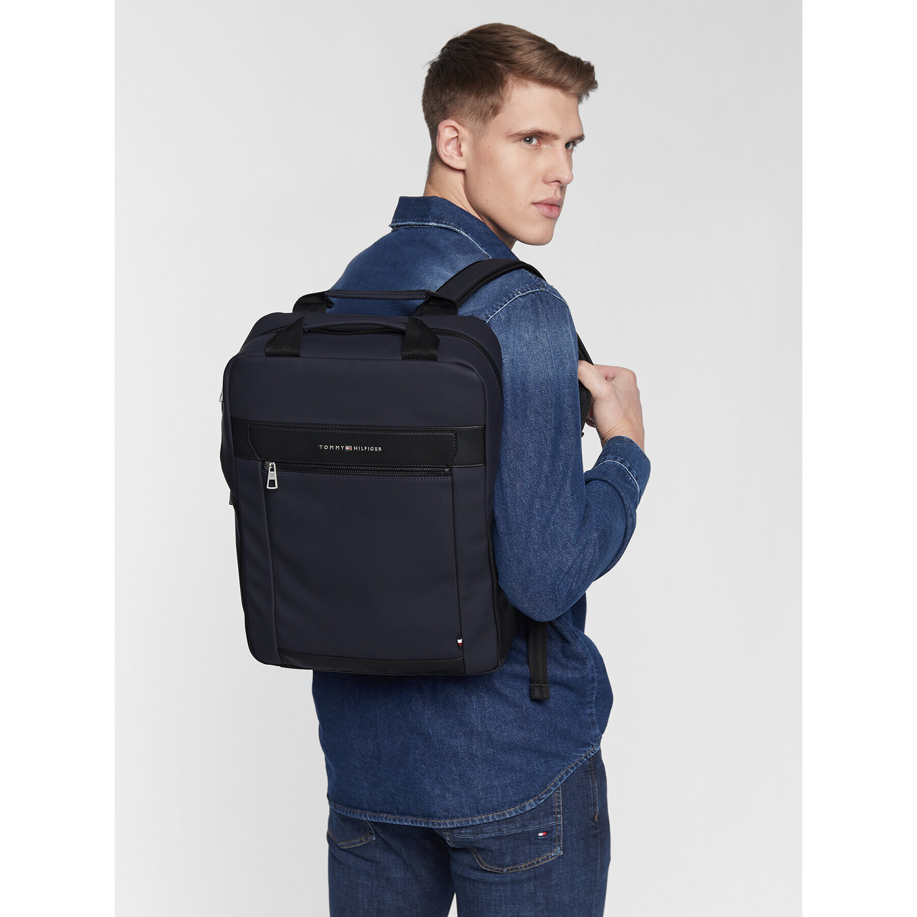 Tommy Hilfiger Rucsac Th Casual Backpack AM0AM10555 Bleumarin - Pled.ro