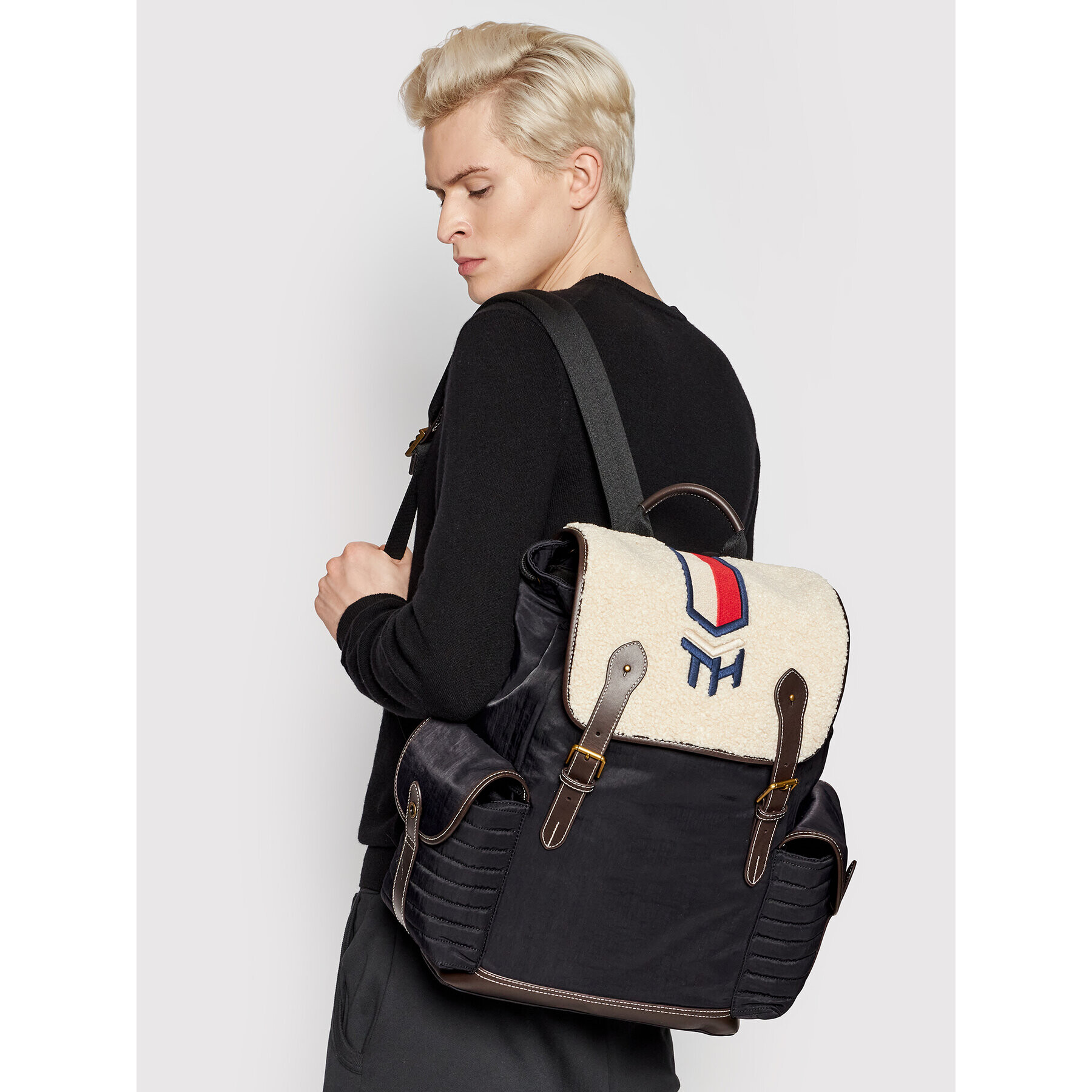 Tommy Hilfiger Rucsac Th Highlight Flap Backpack AM0AM08011 Bleumarin - Pled.ro