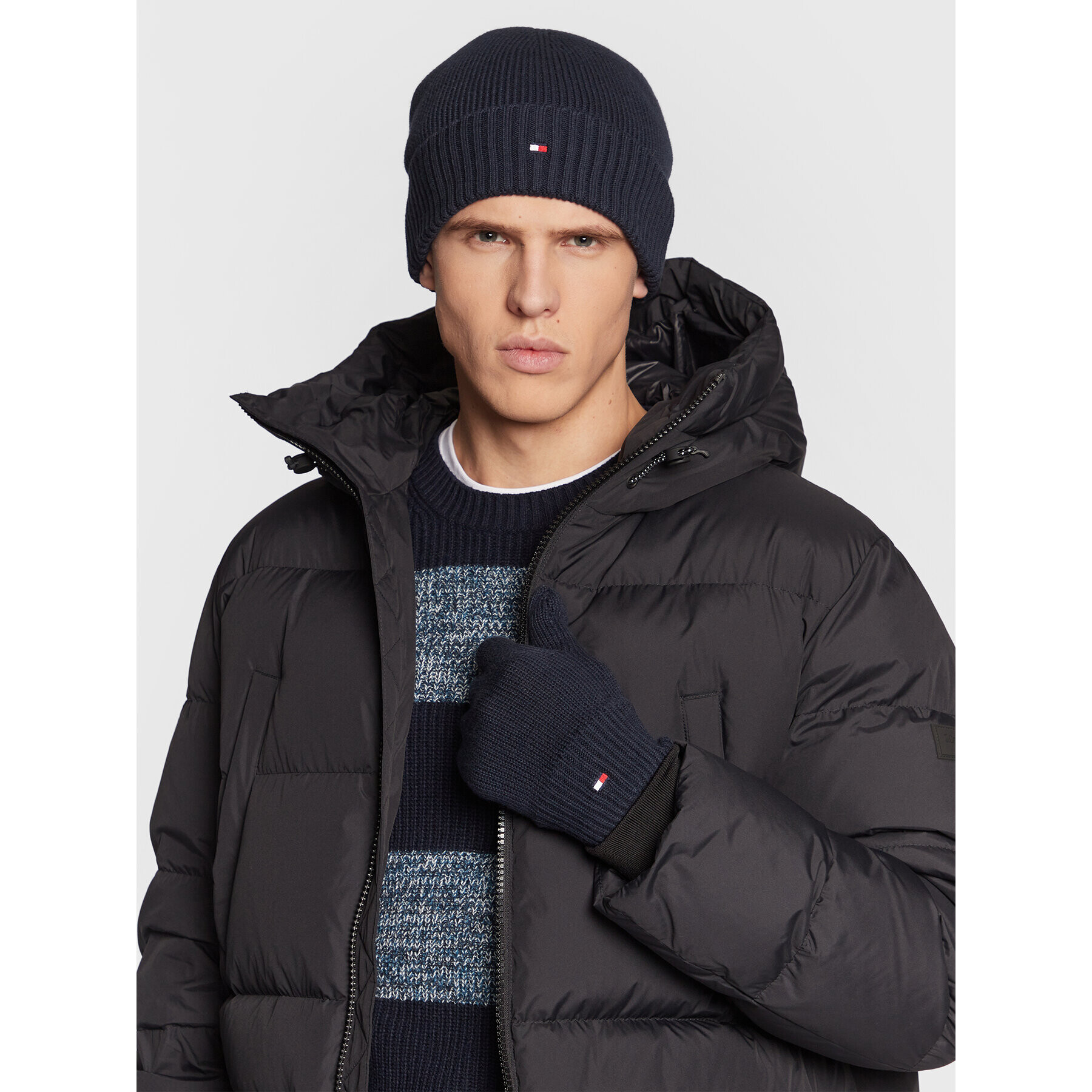 Tommy Hilfiger Set mănuși și căciulă AM0AM10490 Bleumarin - Pled.ro