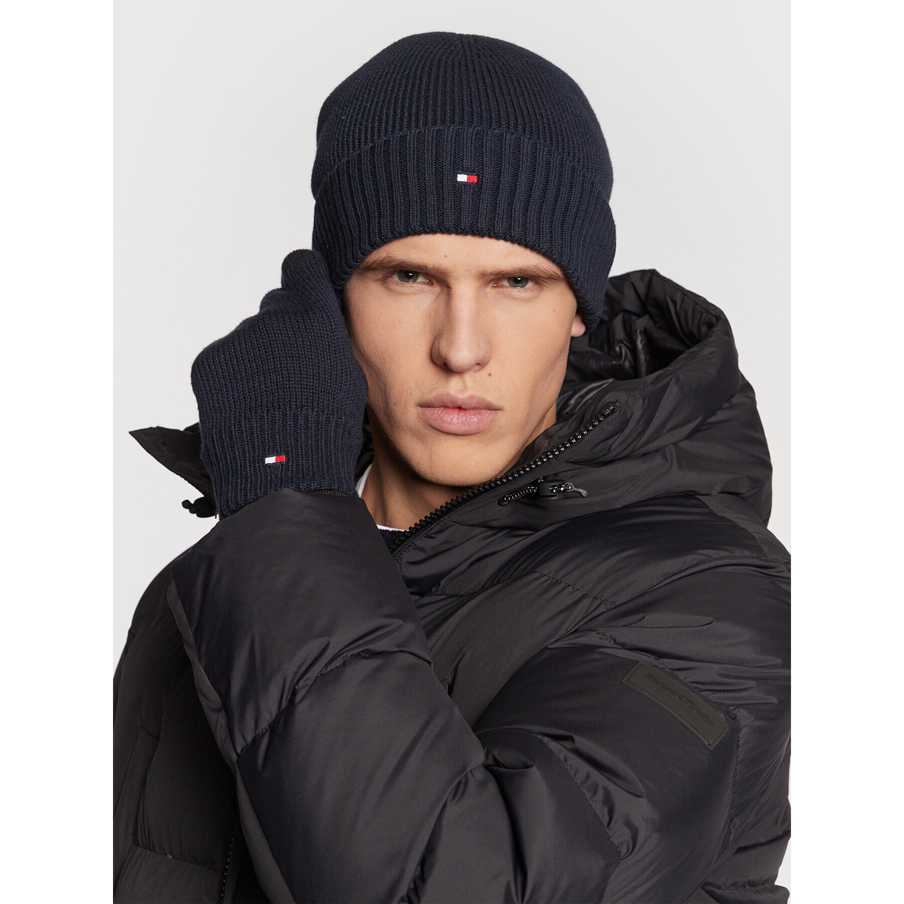 Tommy Hilfiger Set mănuși și căciulă AM0AM10490 Bleumarin - Pled.ro