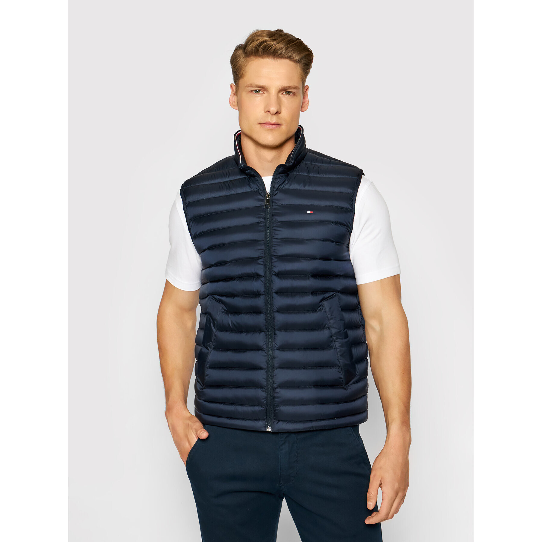 Tommy Hilfiger Vestă Core MW0MW12719 Bleumarin Regular Fit - Pled.ro