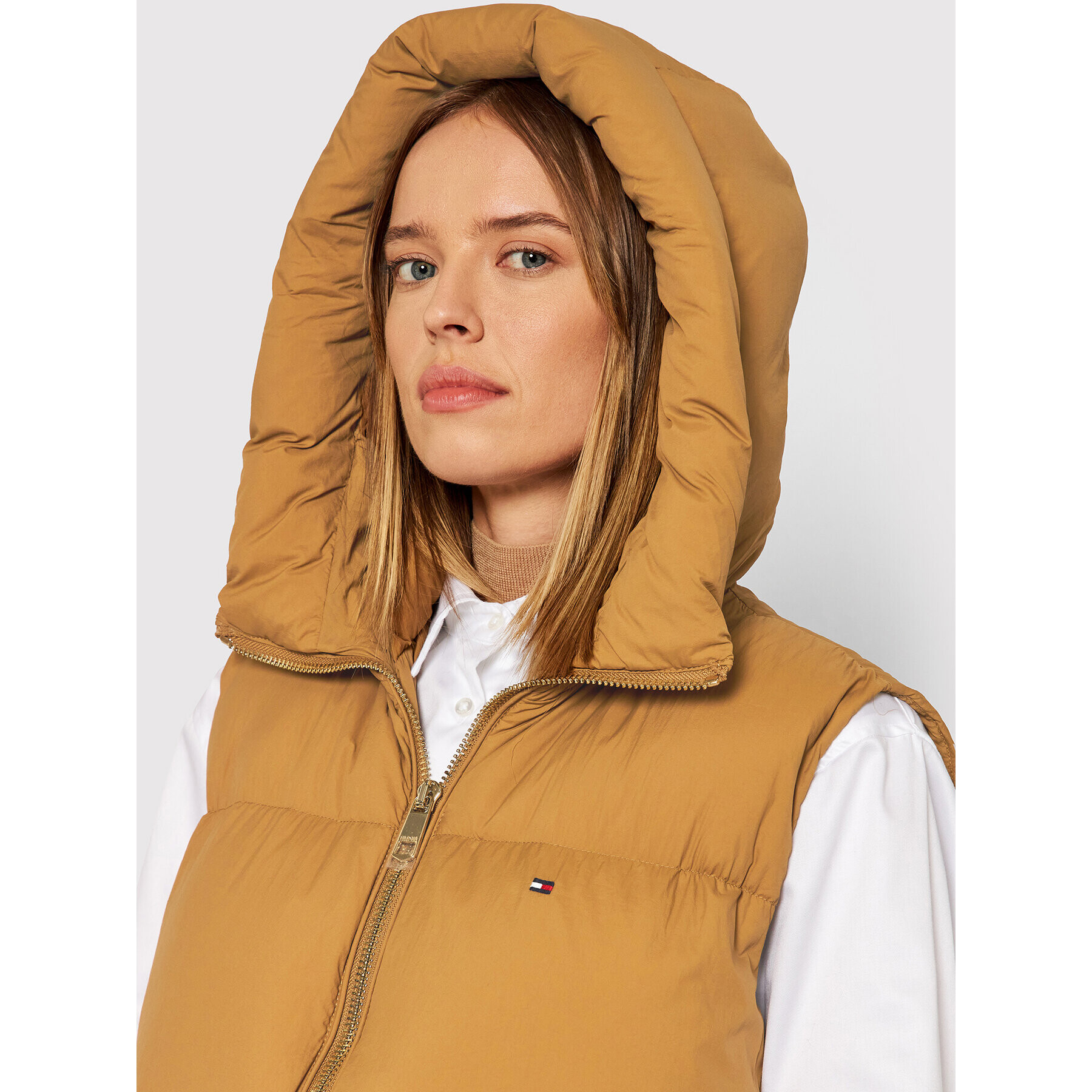 Tommy Hilfiger Vestă Puffer WW0WW32182 Maro Regular Fit - Pled.ro